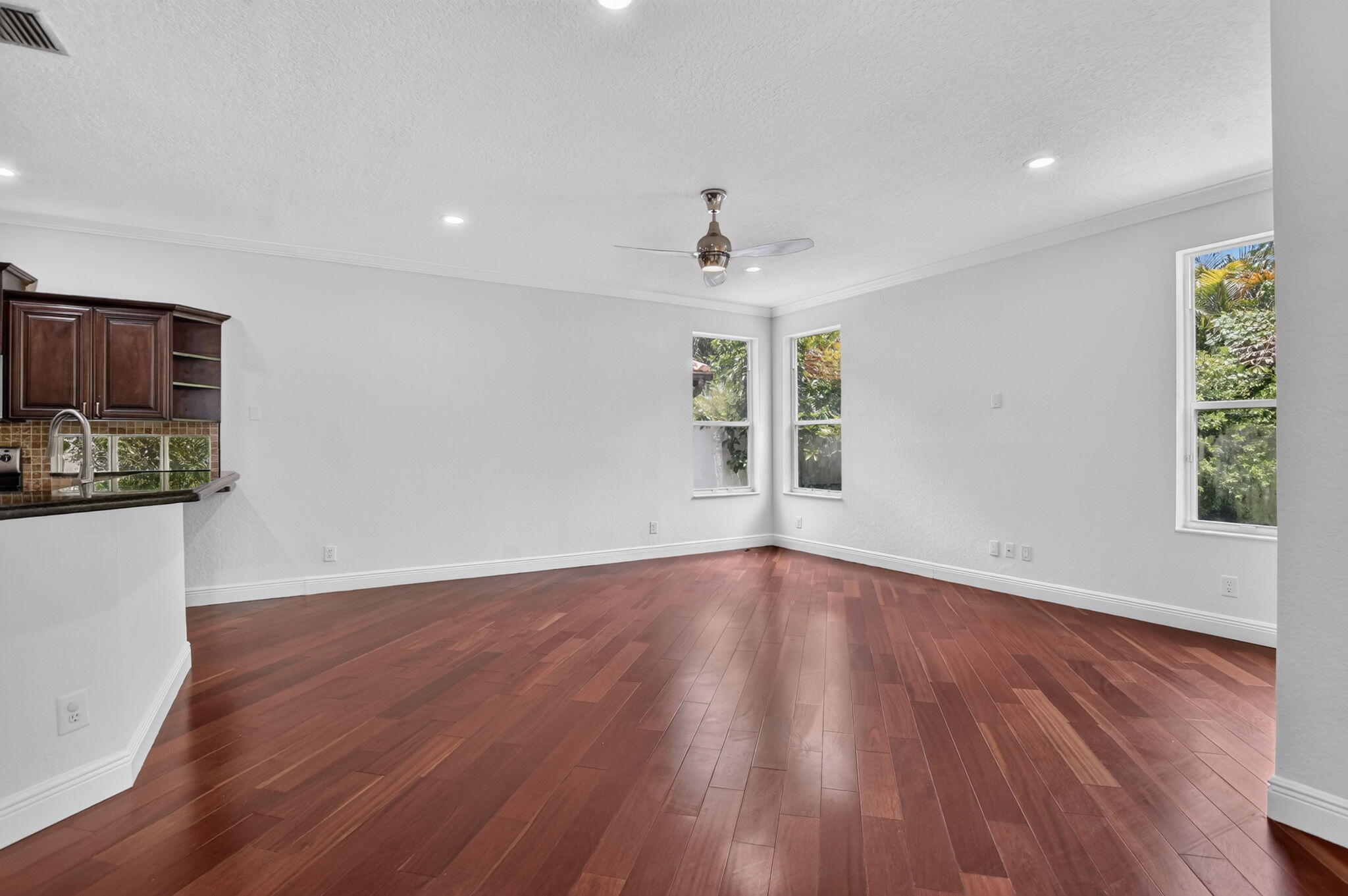 SYMPHONY BAY - Residential