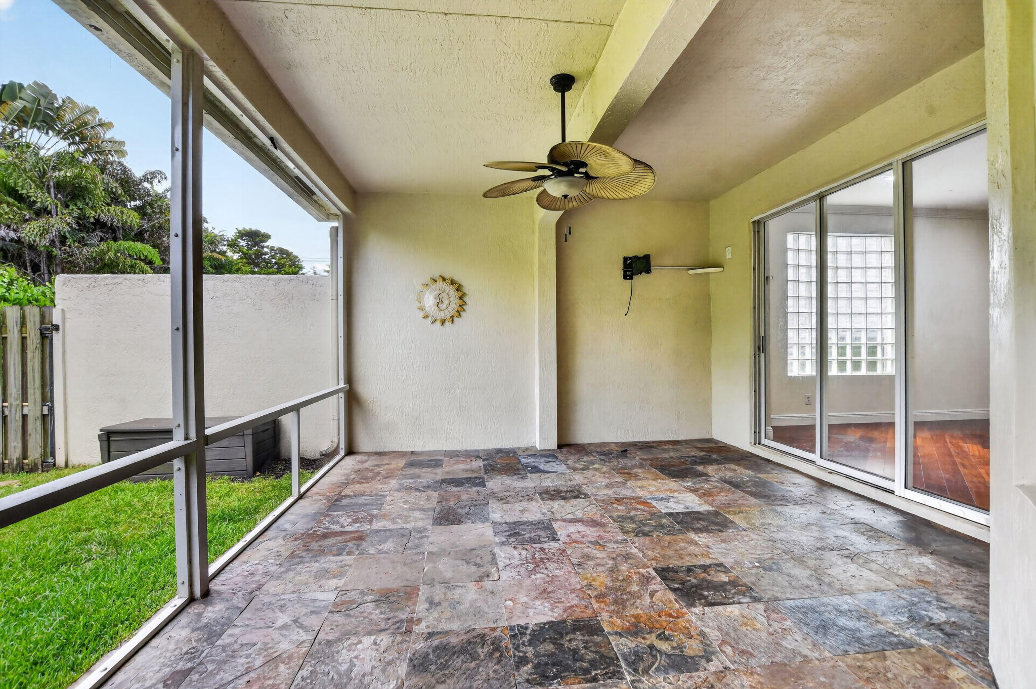 SYMPHONY BAY - Residential