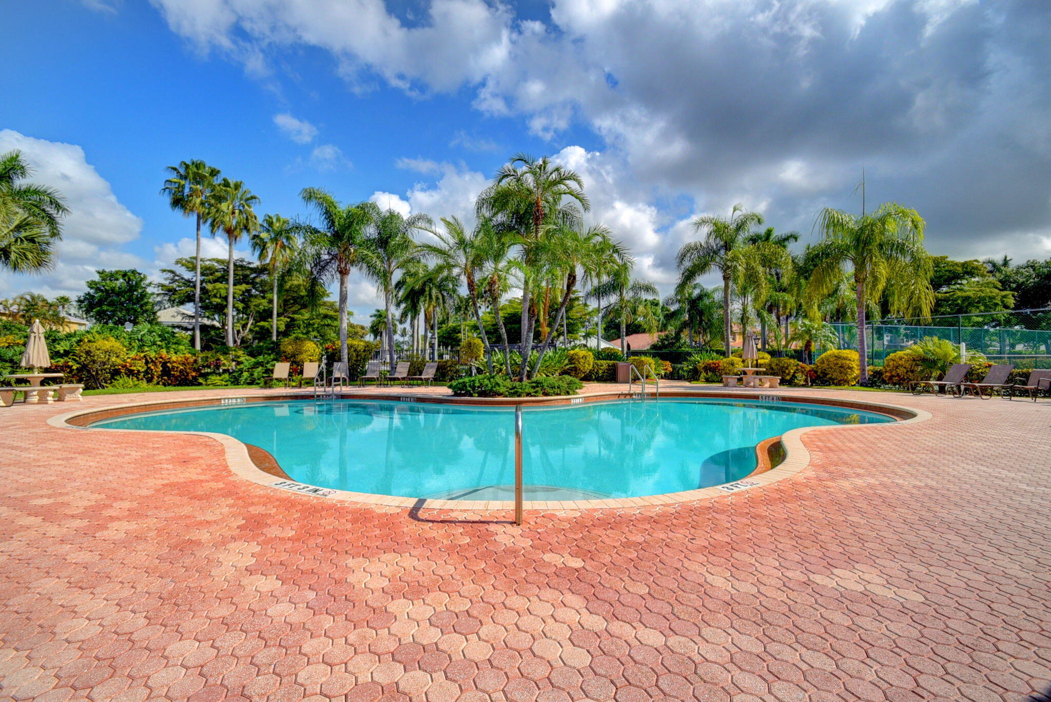 SYMPHONY BAY - Residential