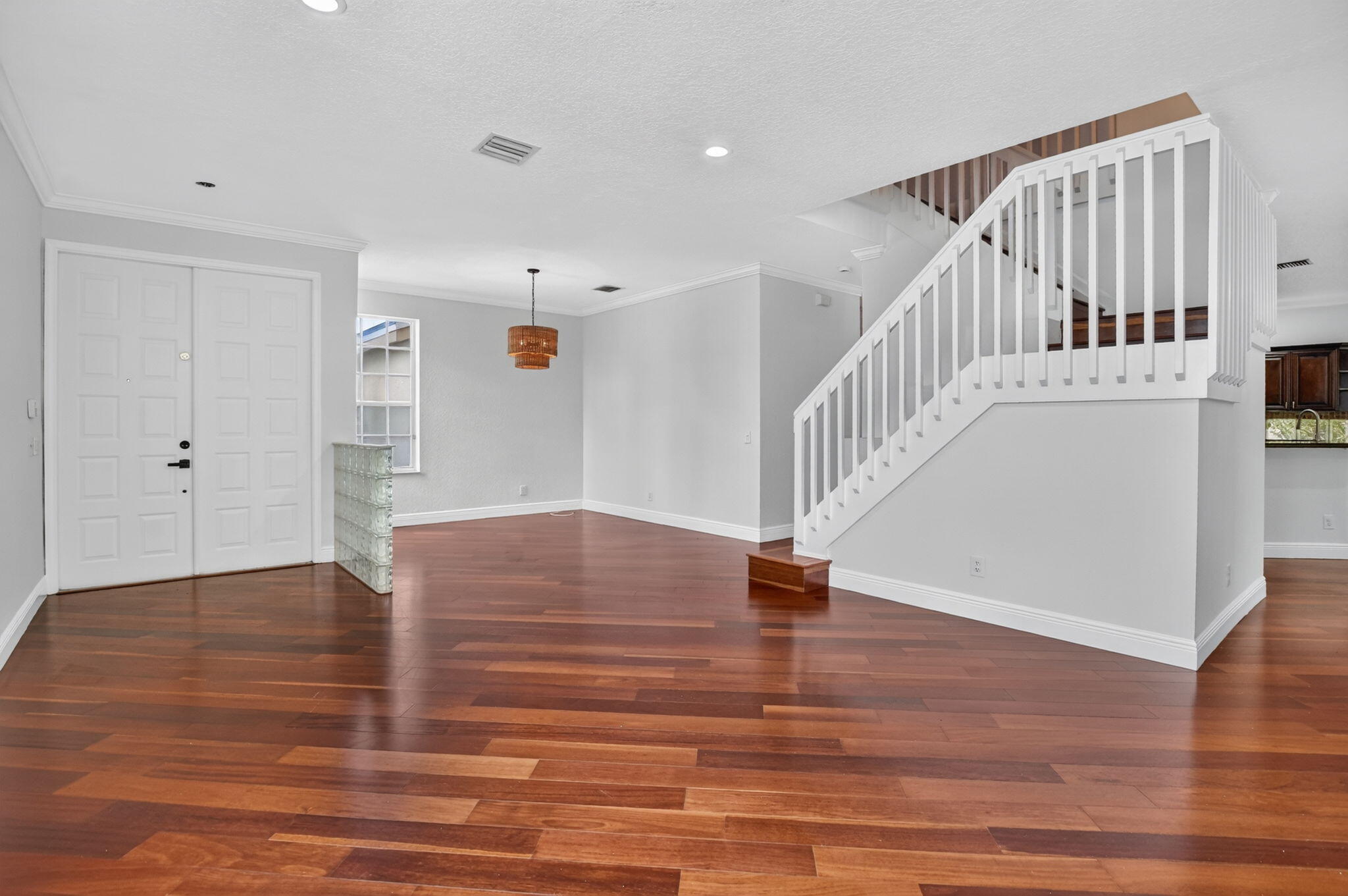 SYMPHONY BAY - Residential