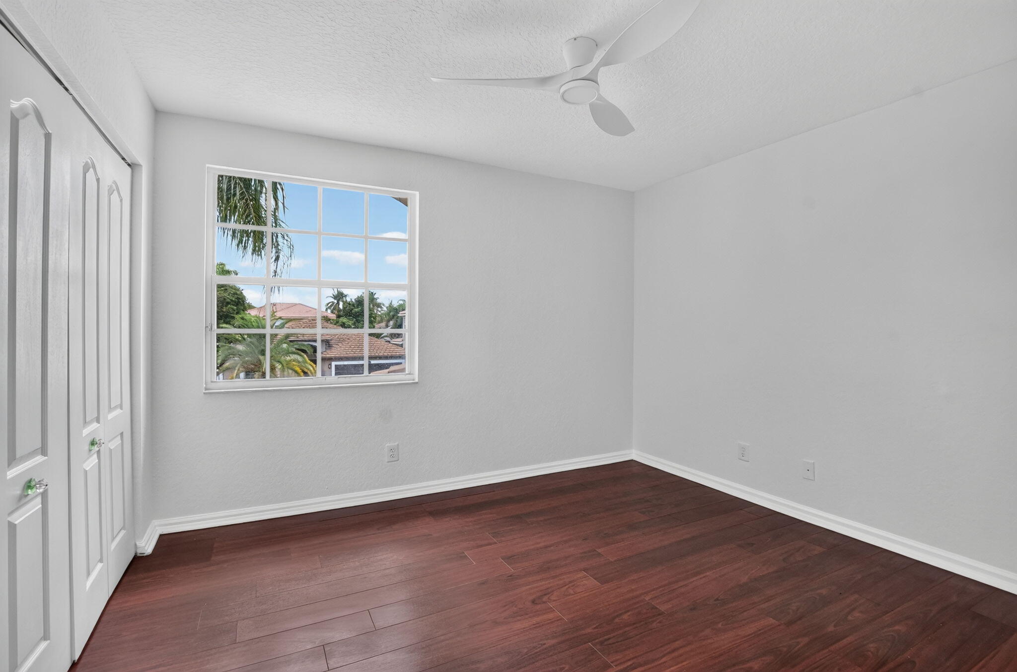 SYMPHONY BAY - Residential