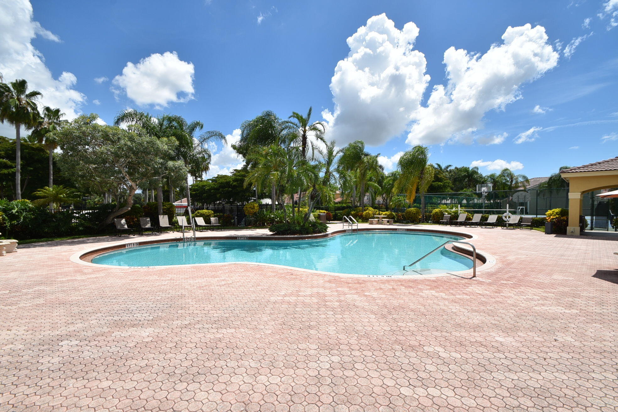 SYMPHONY BAY - Residential