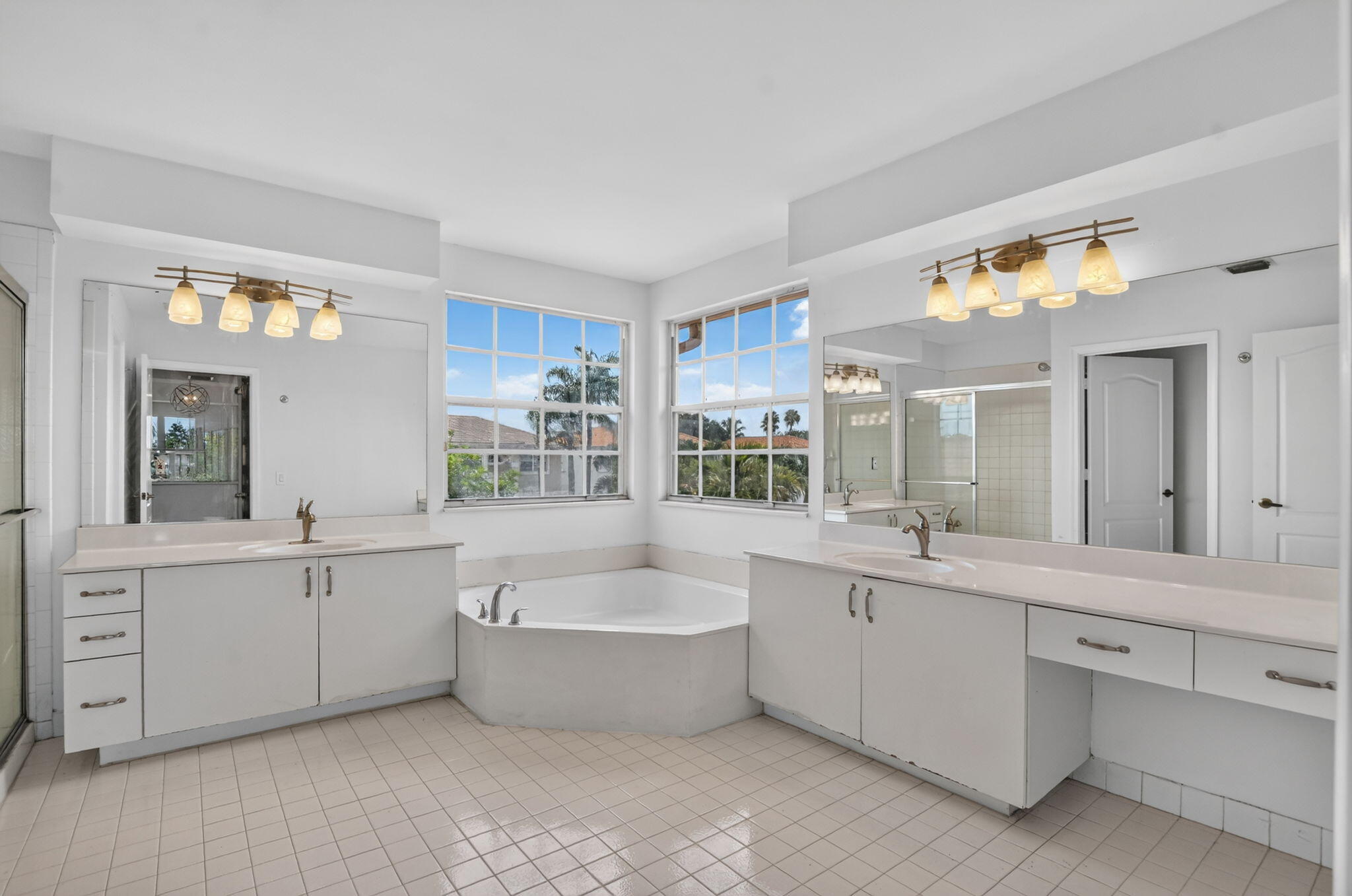 SYMPHONY BAY - Residential
