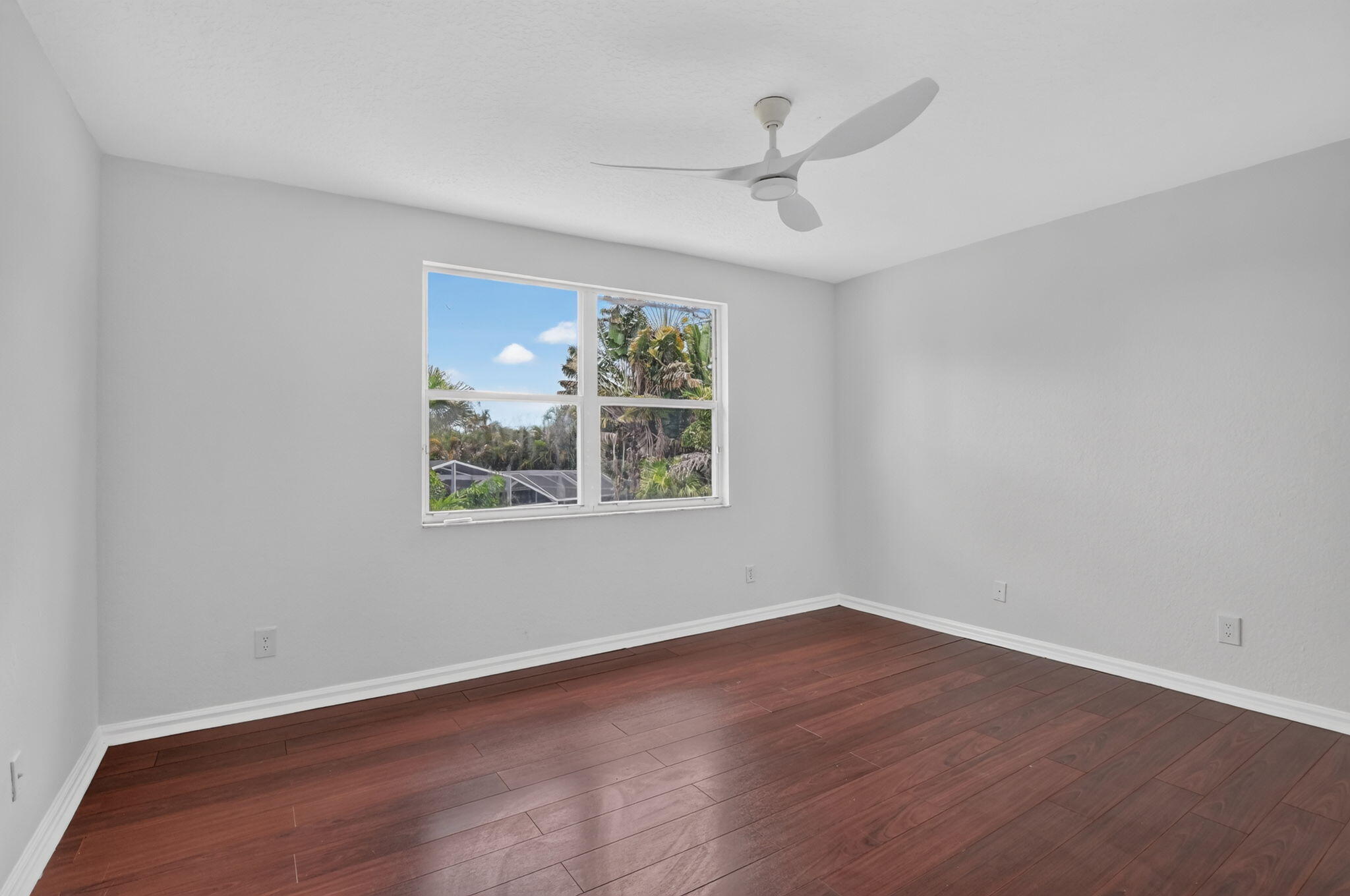 SYMPHONY BAY - Residential