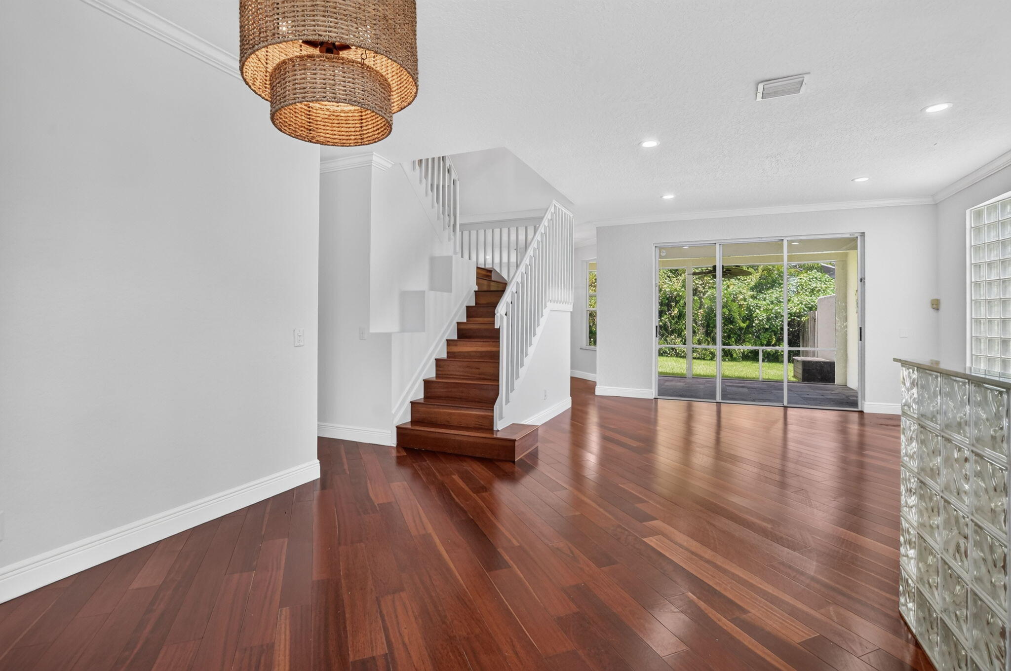 SYMPHONY BAY - Residential