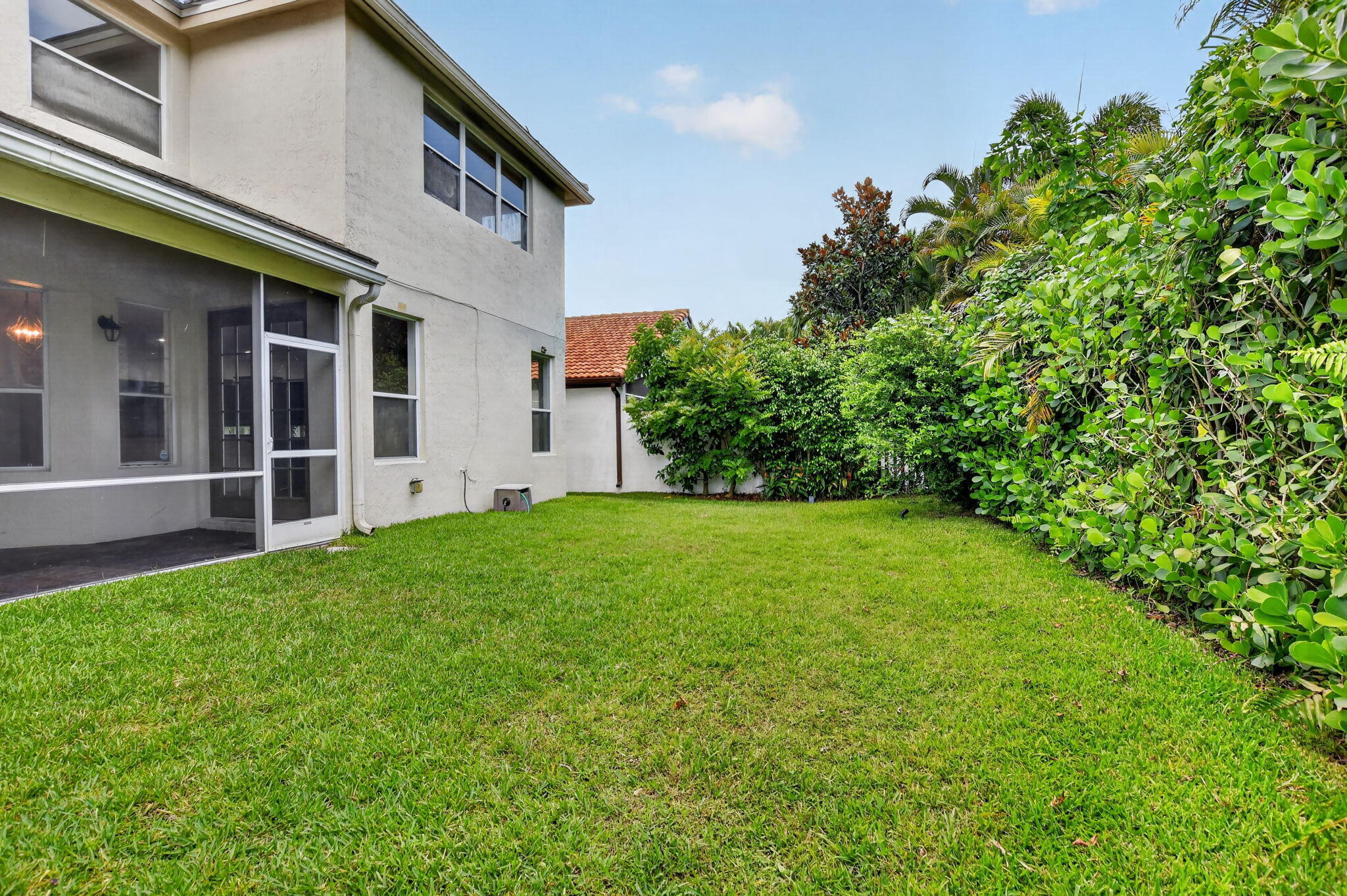 SYMPHONY BAY - Residential
