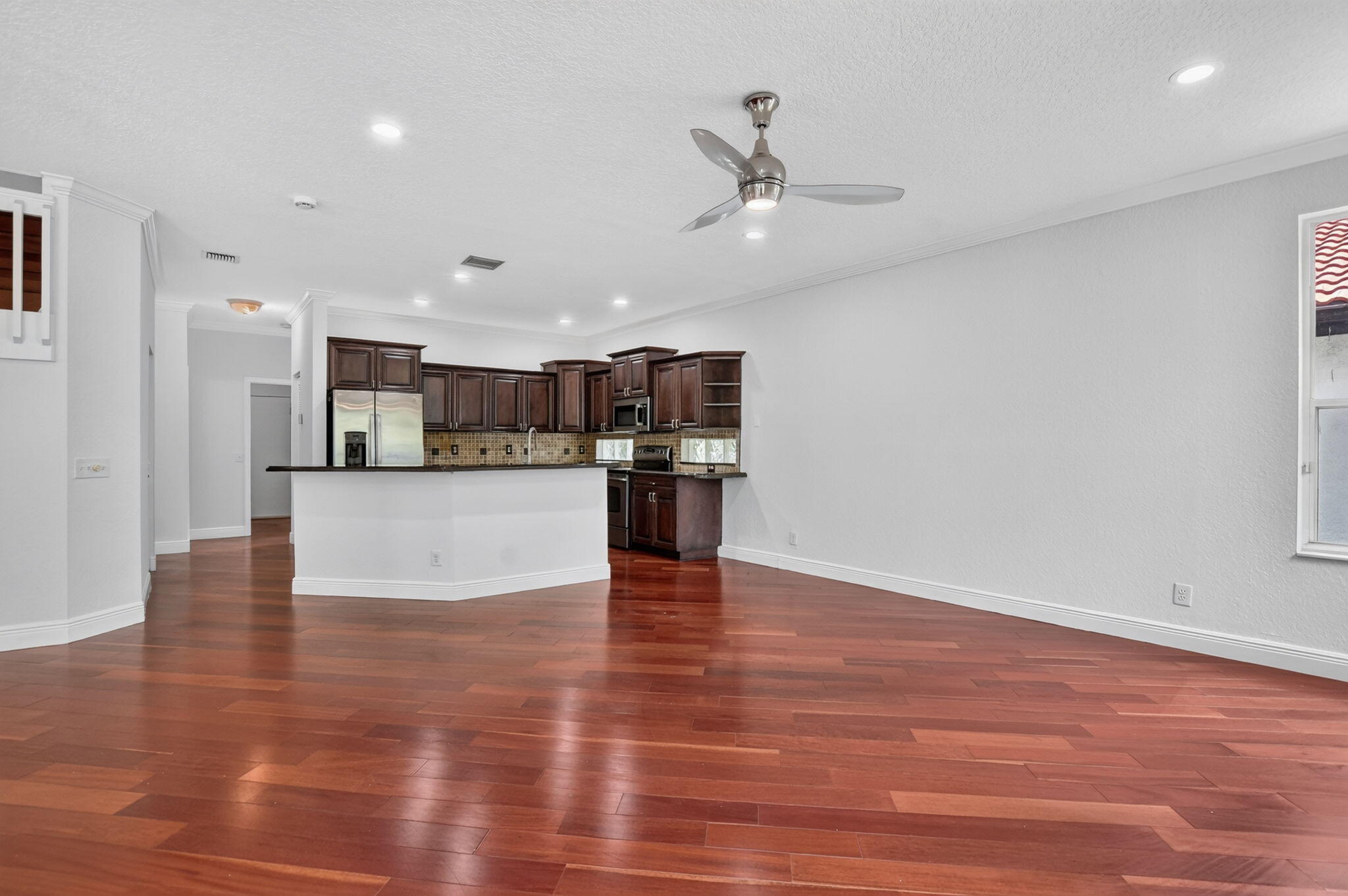 SYMPHONY BAY - Residential