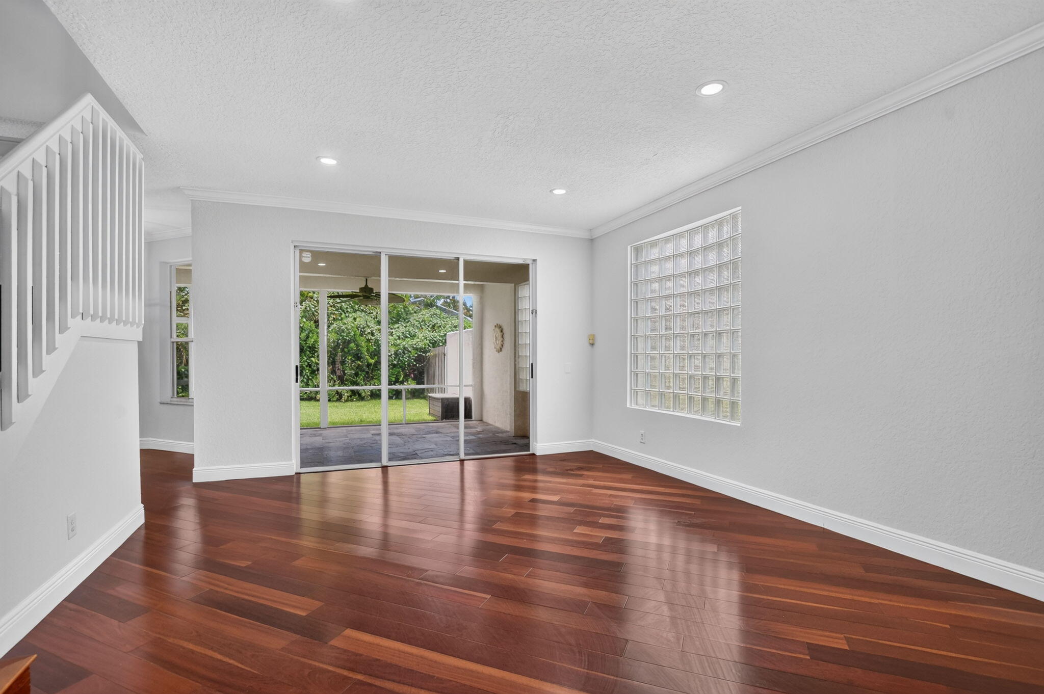 SYMPHONY BAY - Residential