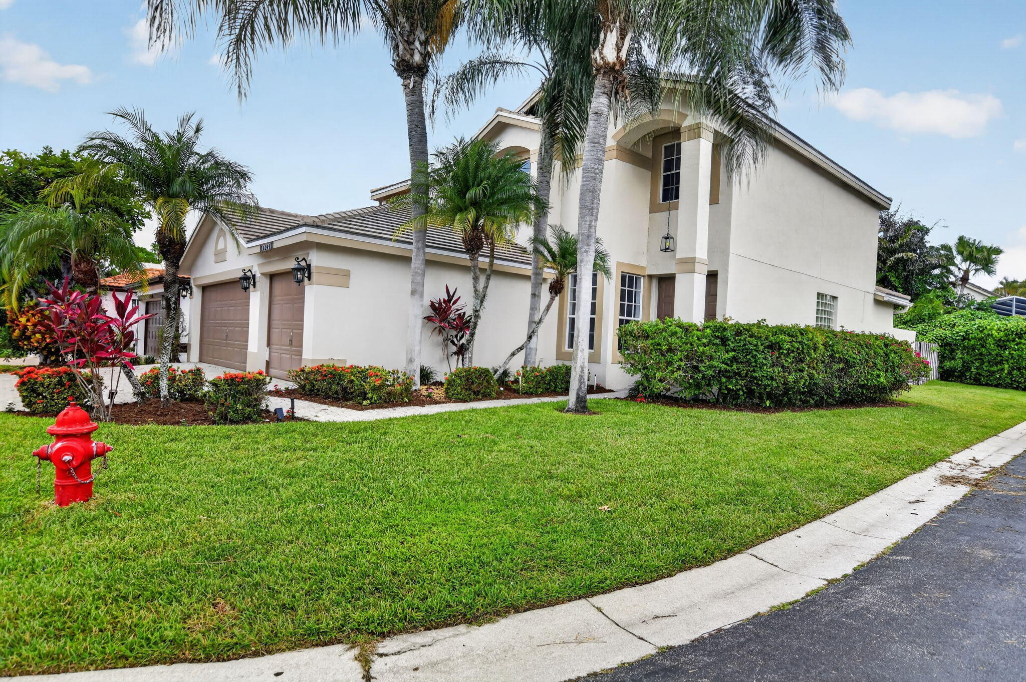 SYMPHONY BAY - Residential