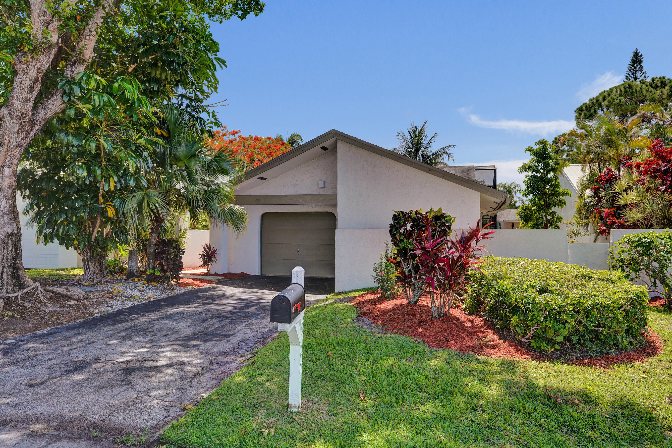 Welcome to this beautifully home in the gated community of Rainberry Lake in Delray Beach. Featuring a bright open layout, vaulted ceilings, spacious living areas, and a split bedroom floor plan for added privacy. Enjoy relaxing or entertaining year round from the screened patio. Conveniently located just minutes from Atlantic Avenue, shopping, dining, major highways, and Delray's beautiful beaches. A great opportunity to enjoy the South Florida lifestyle in a peaceful and centrally located community.