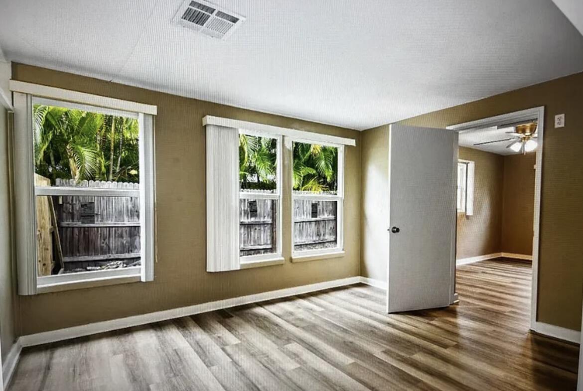 VERO BEACH ESTATES - Residential Lease