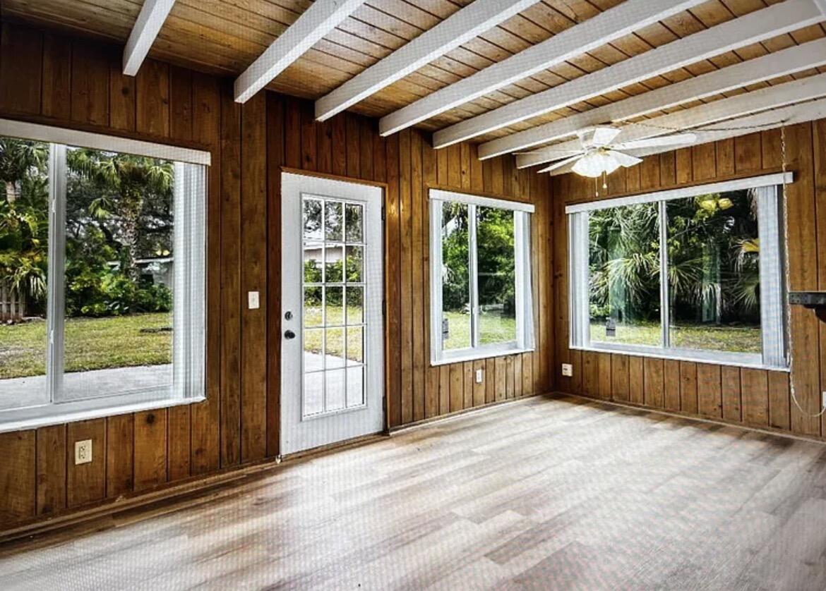 VERO BEACH ESTATES - Residential Lease
