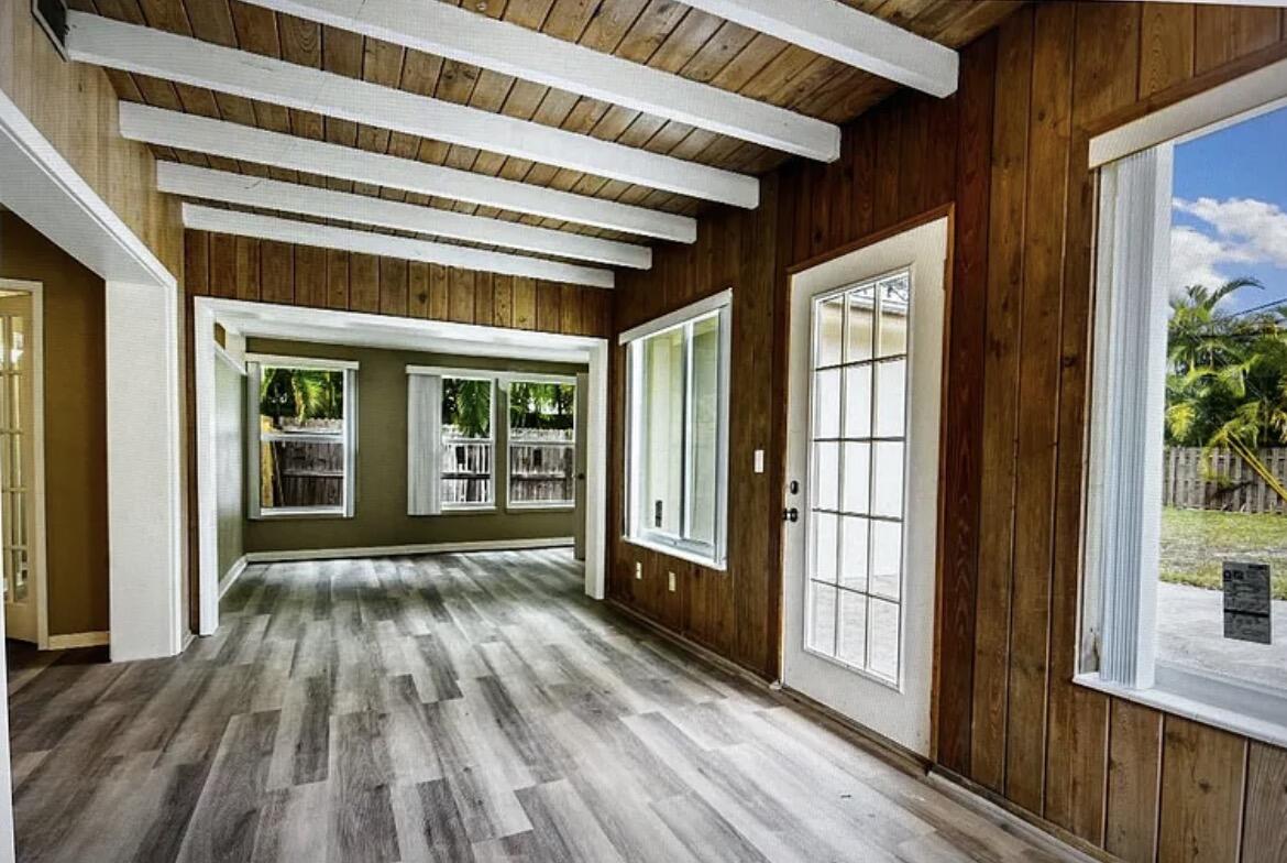 VERO BEACH ESTATES - Residential Lease