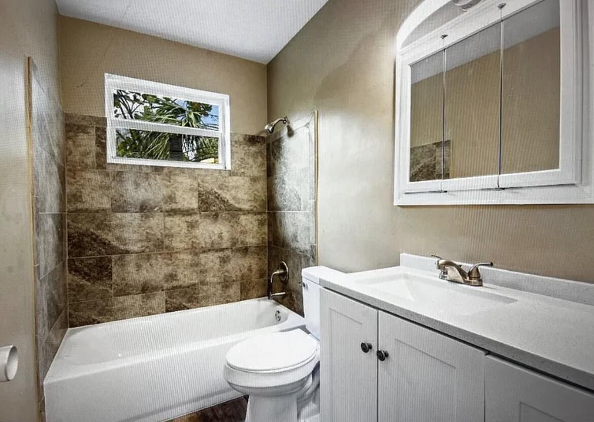 VERO BEACH ESTATES - Residential Lease