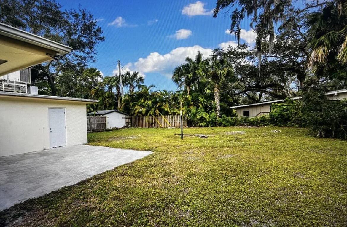 VERO BEACH ESTATES - Residential Lease