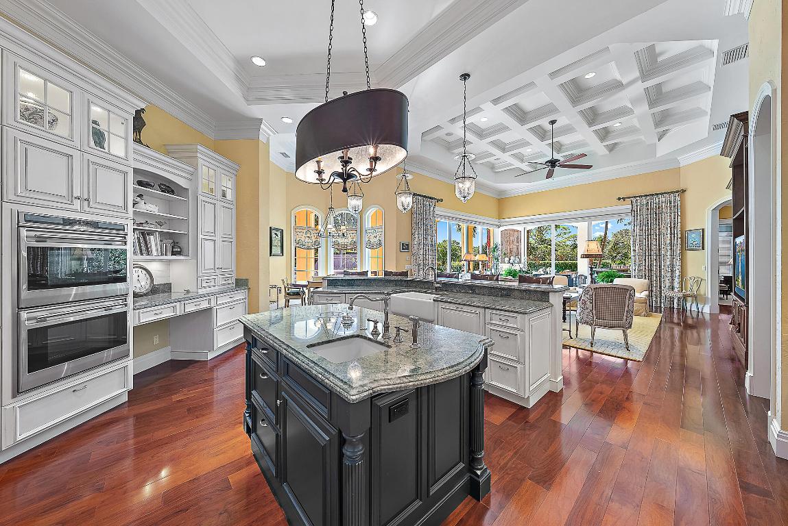 Jupiter Hills Village - Residential