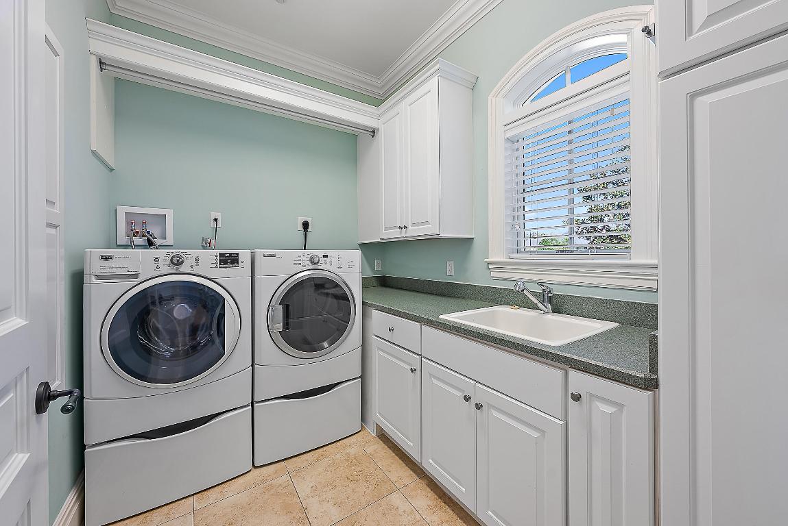 Jupiter Hills Village - Residential