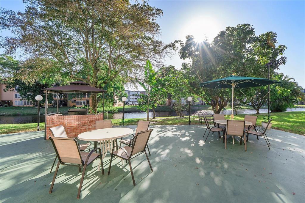 LAUDERDALE OAKS CONDO III - Residential