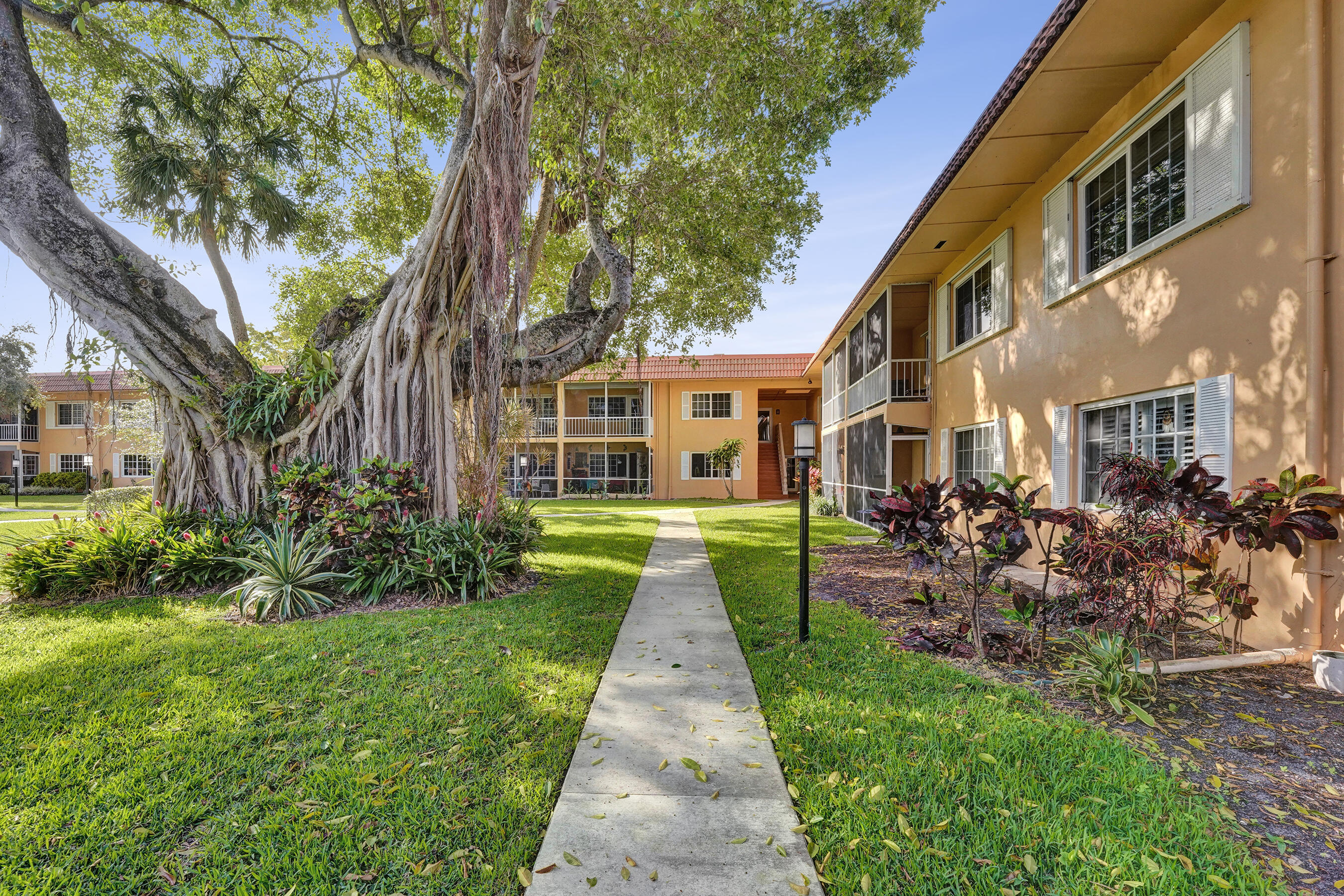 MANOR GROVE VILLAGE FOUR CONDO - Residential