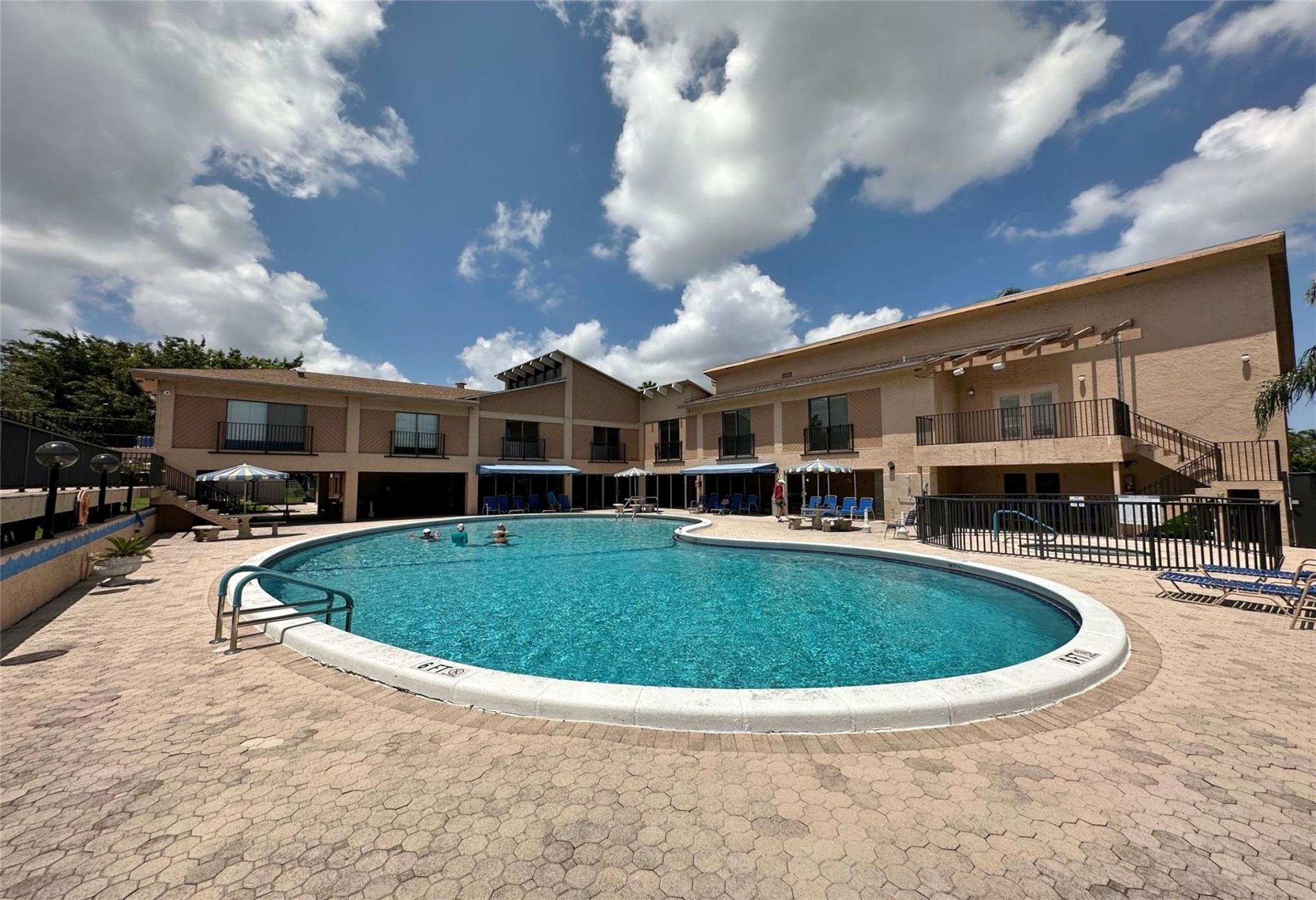 Palm Lakes - Residential