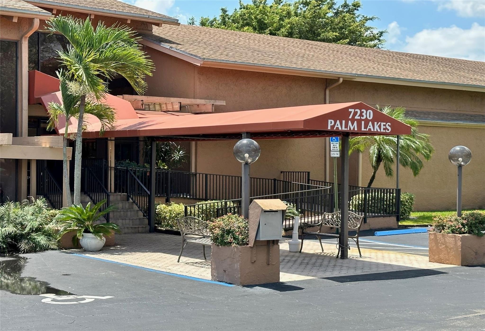 Palm Lakes - Residential