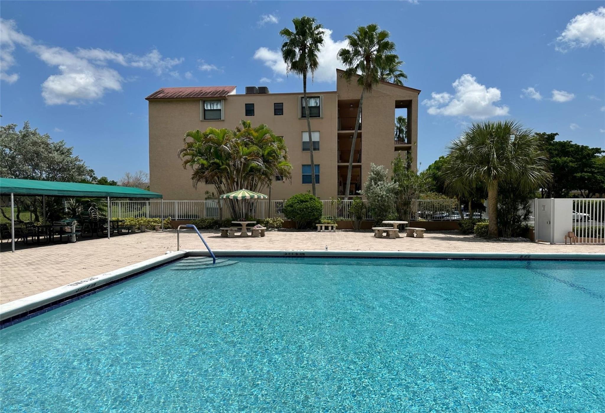 Palm Lakes - Residential