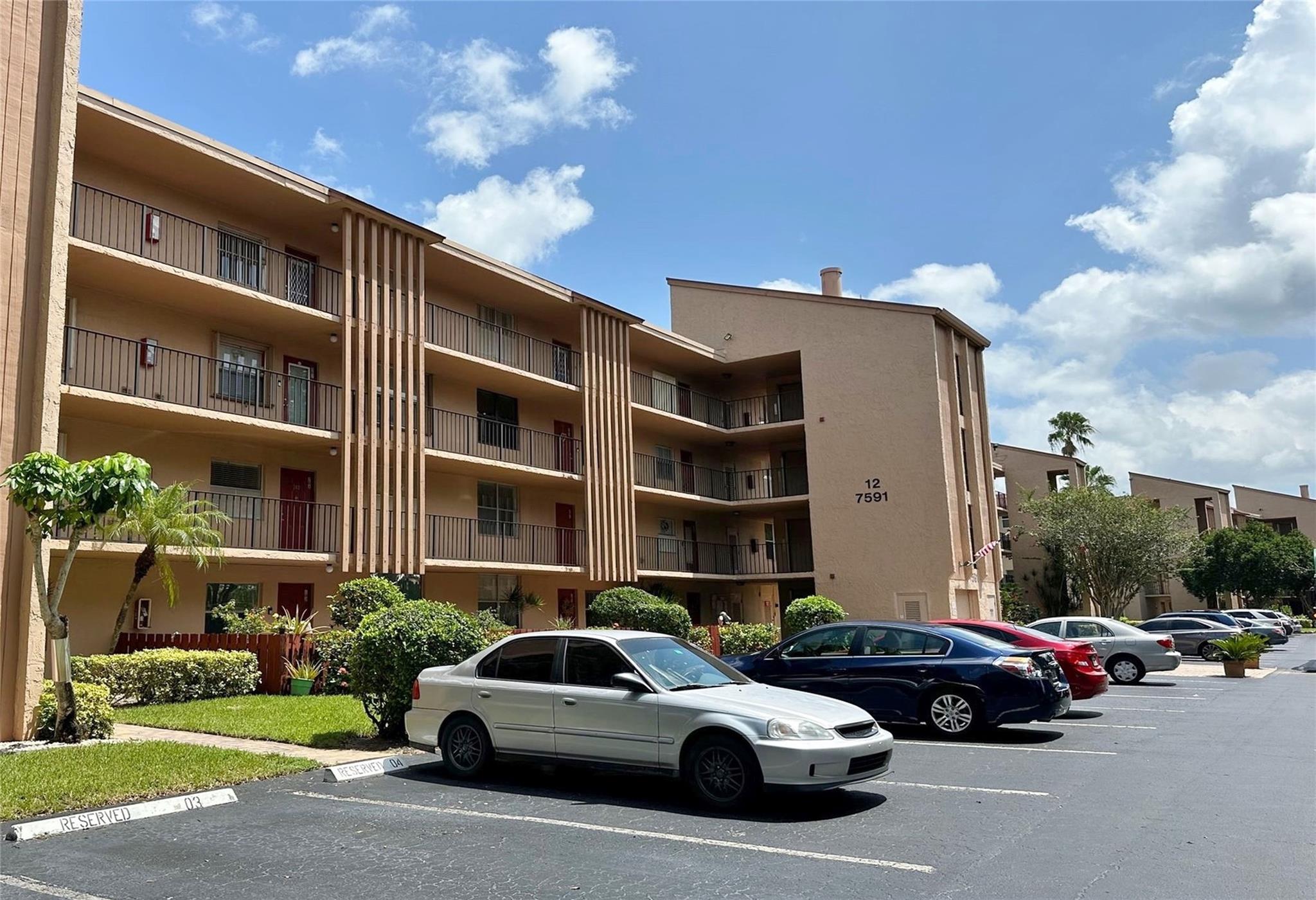 Palm Lakes - Residential