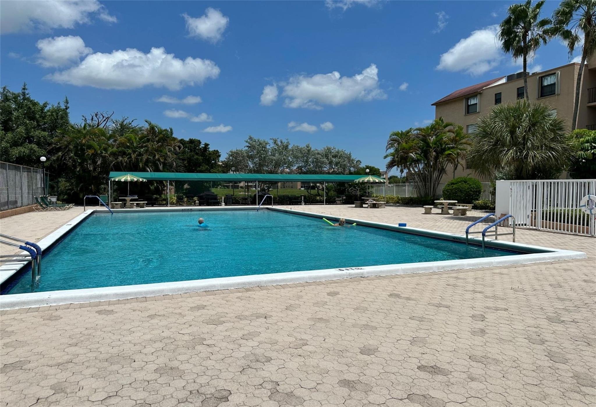 Palm Lakes - Residential