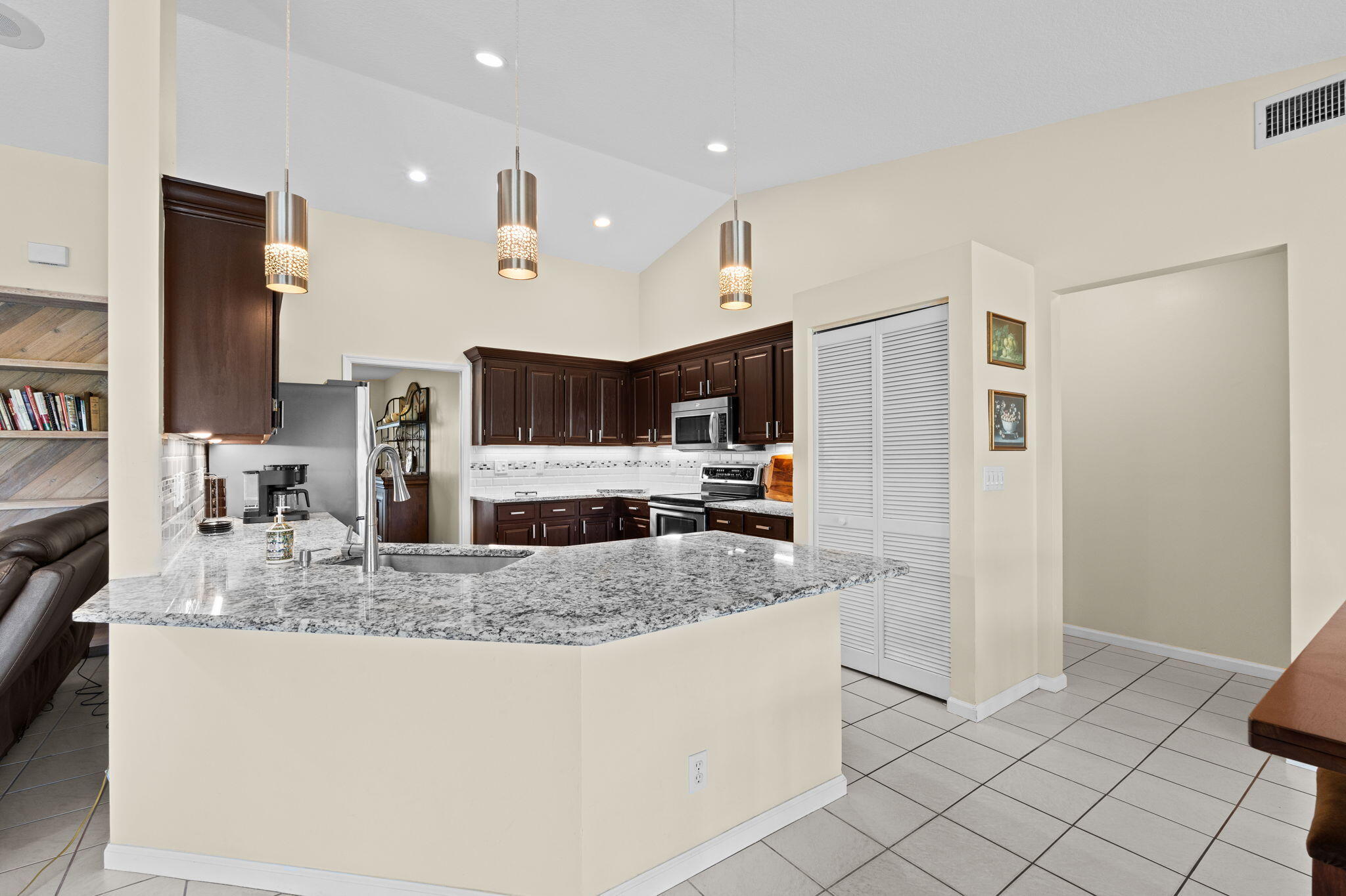 SUGAR POND MANOR OF WELLINGTON - Residential Lease