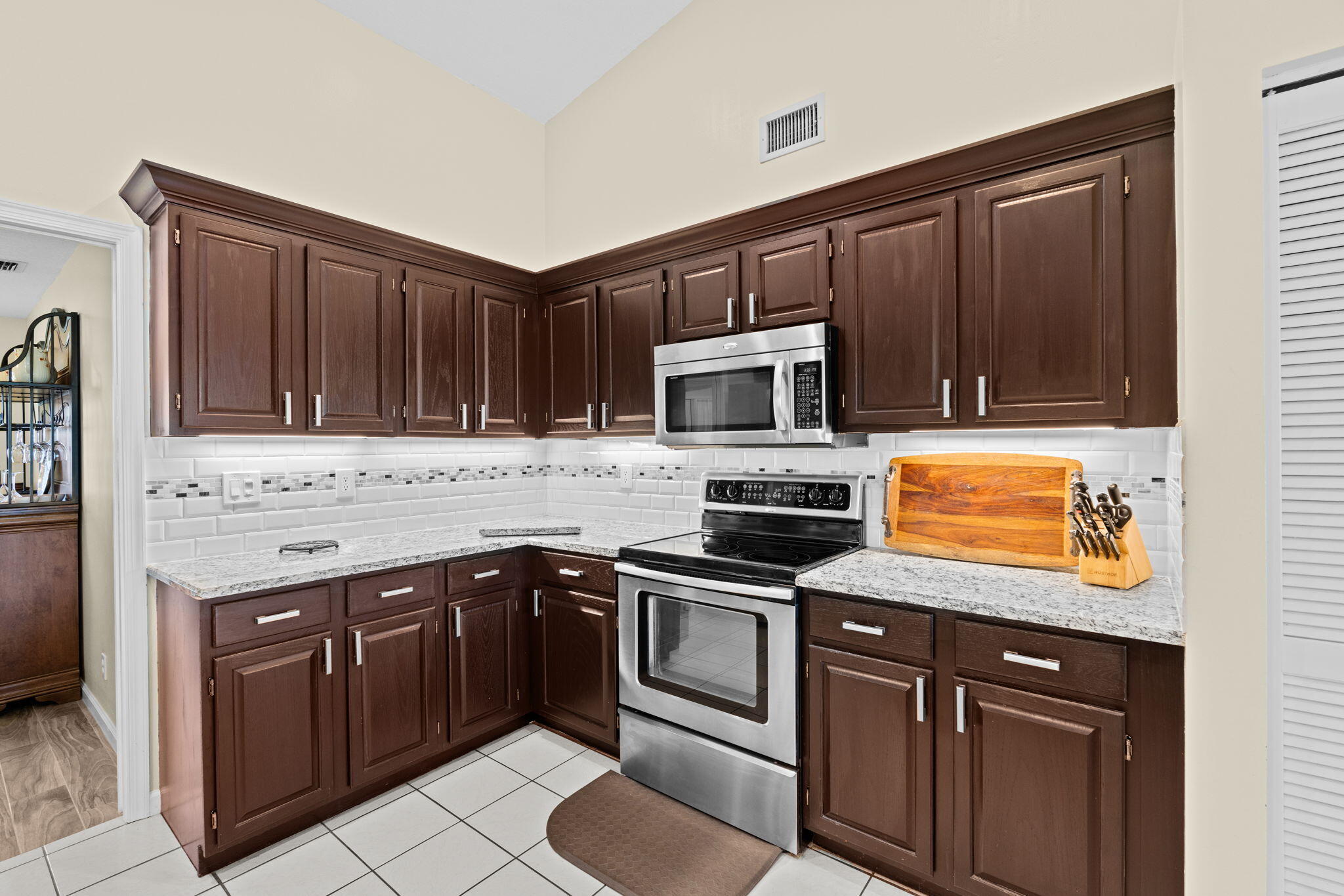 SUGAR POND MANOR OF WELLINGTON - Residential Lease