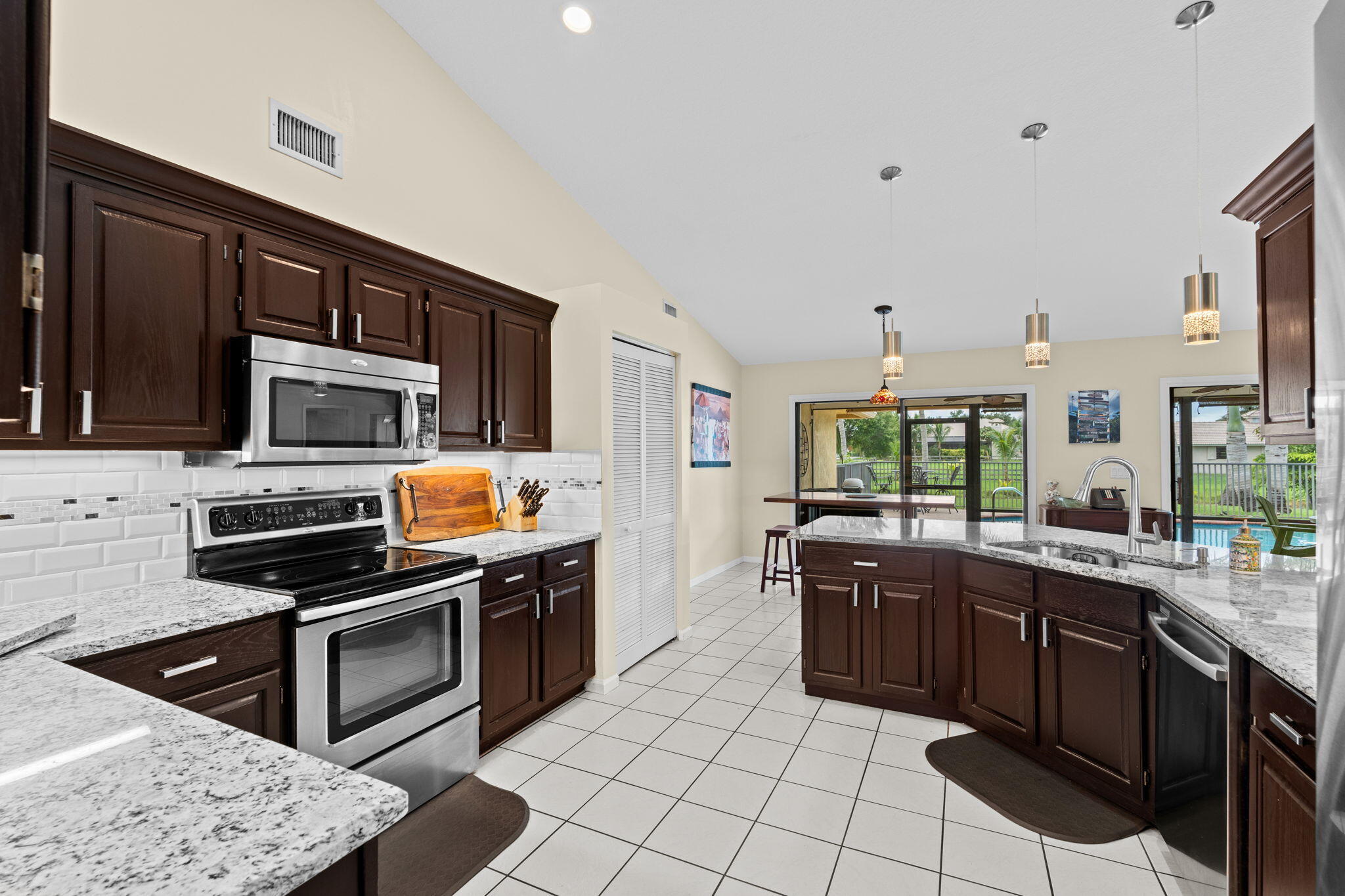 SUGAR POND MANOR OF WELLINGTON - Residential Lease
