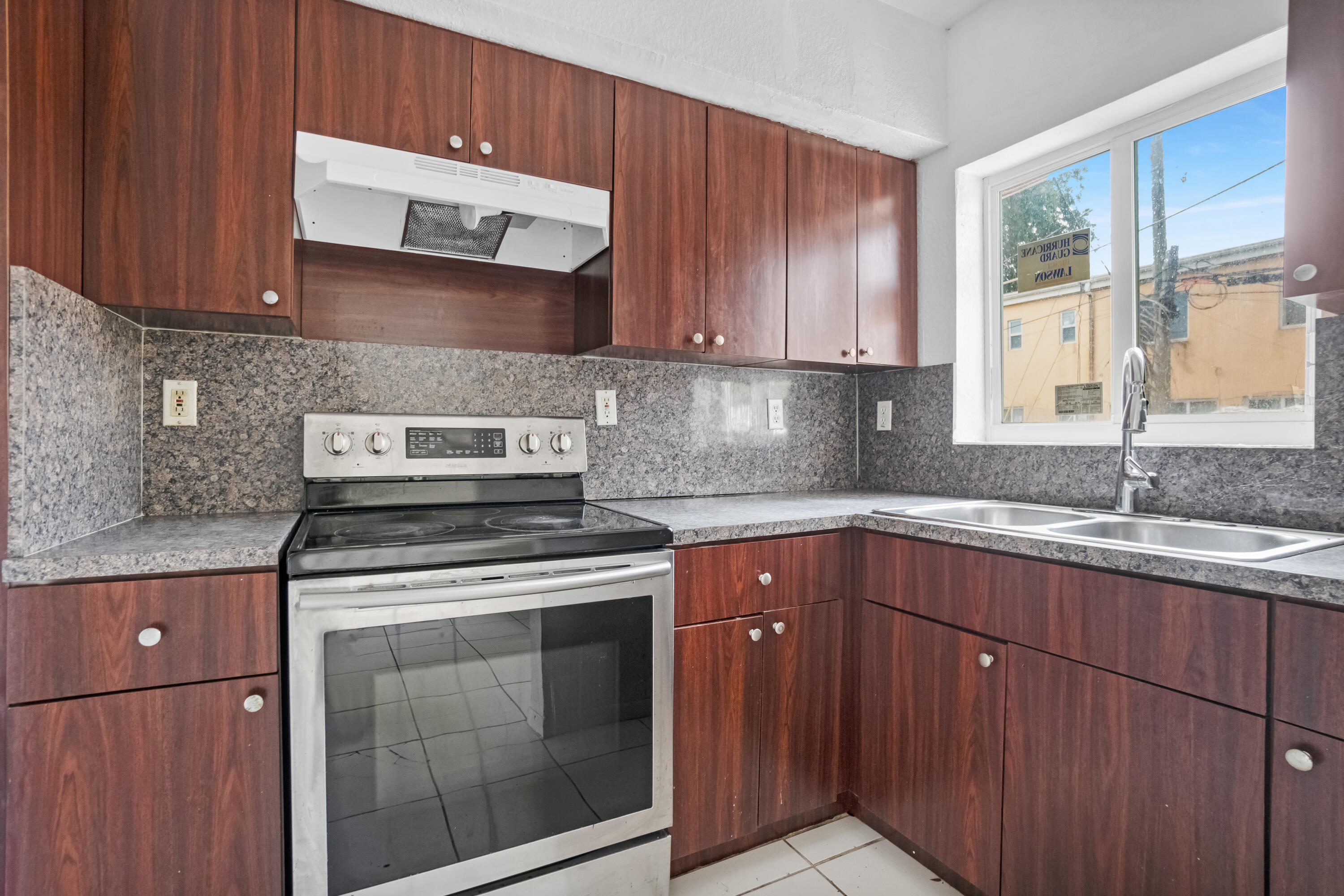 SUNSET PALM VILLAS CONDO - Residential