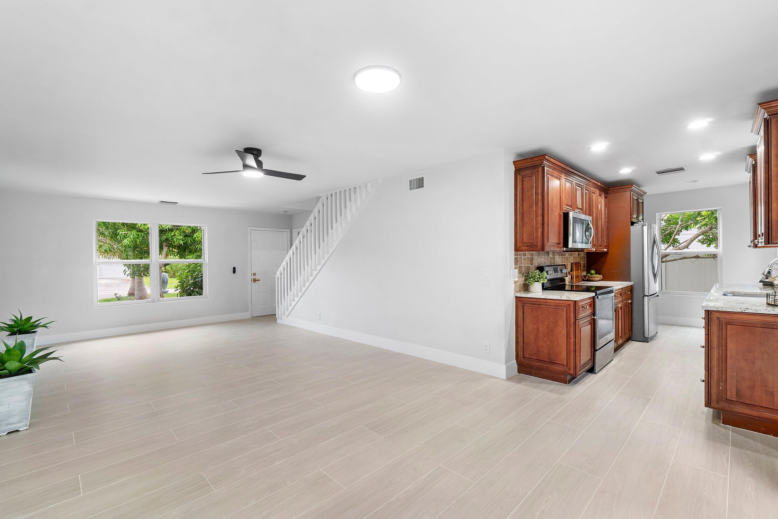 DELRAY GARDEN ESTATES - Residential