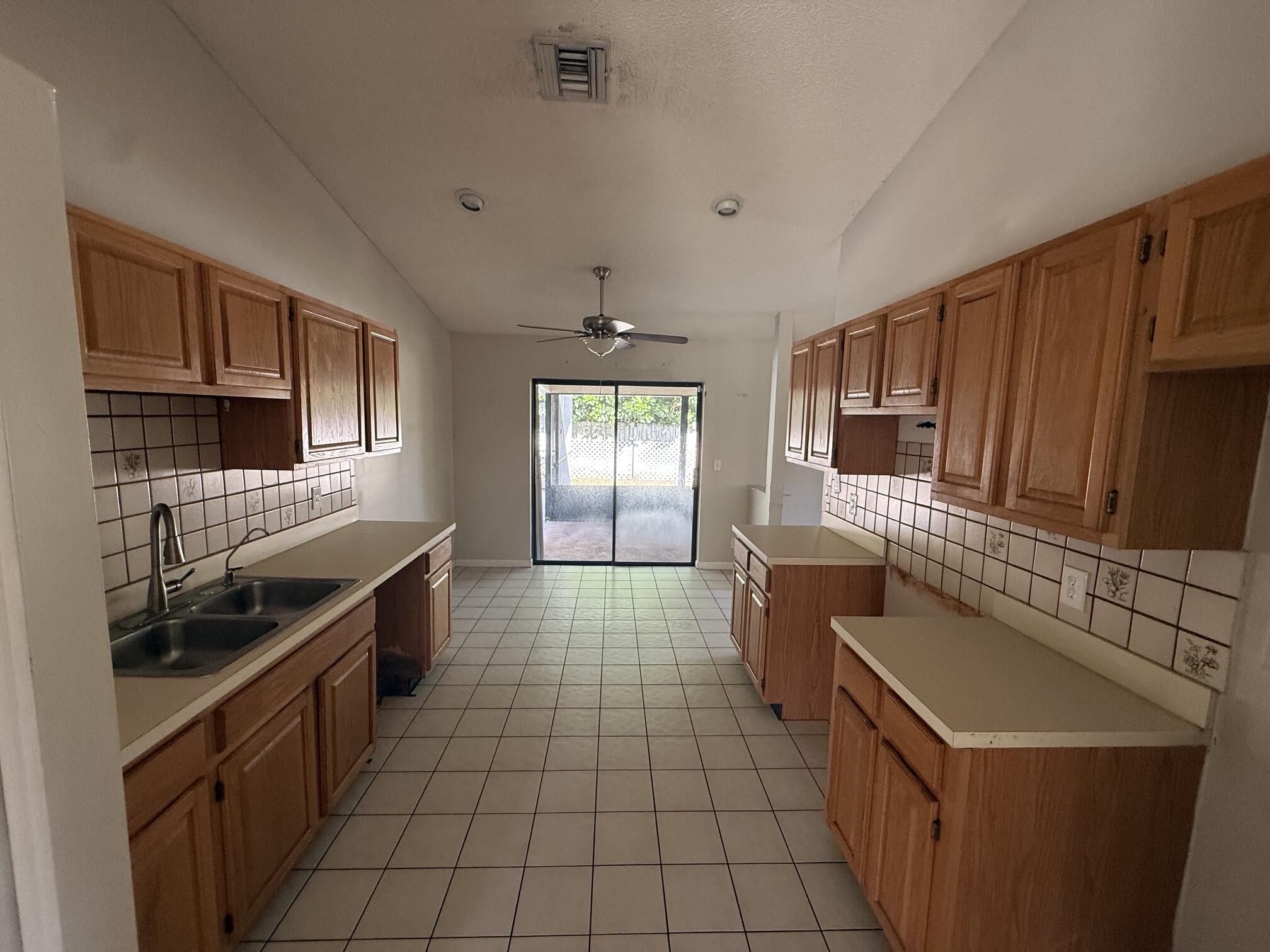 SUGAR POND MANOR OF WELLINGTON - Residential