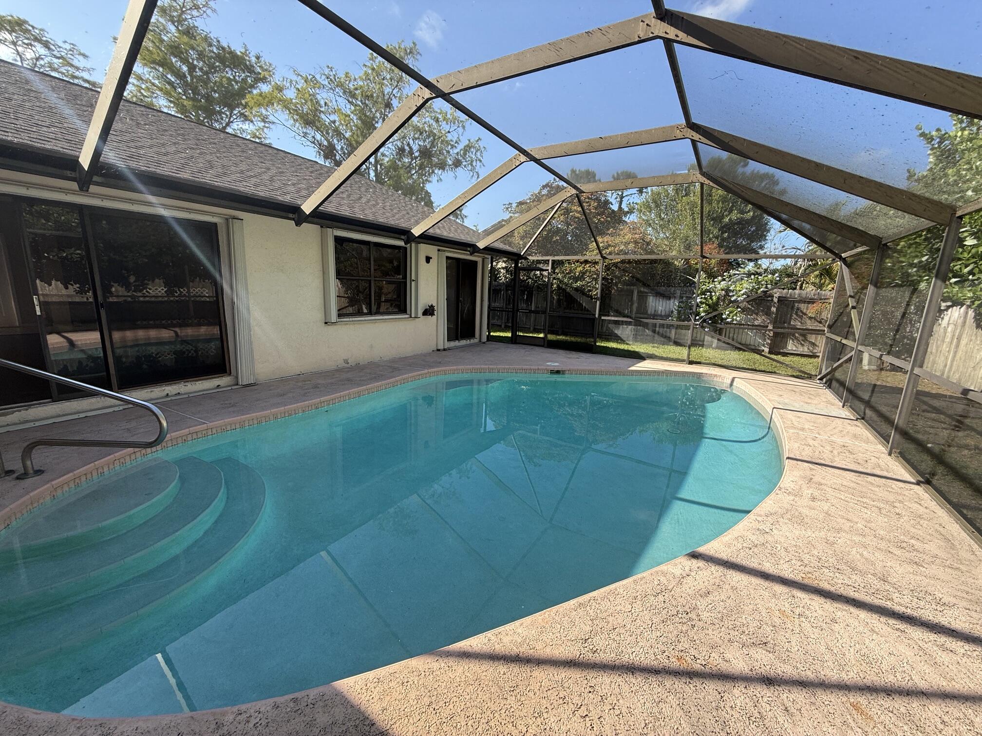 SUGAR POND MANOR OF WELLINGTON - Residential