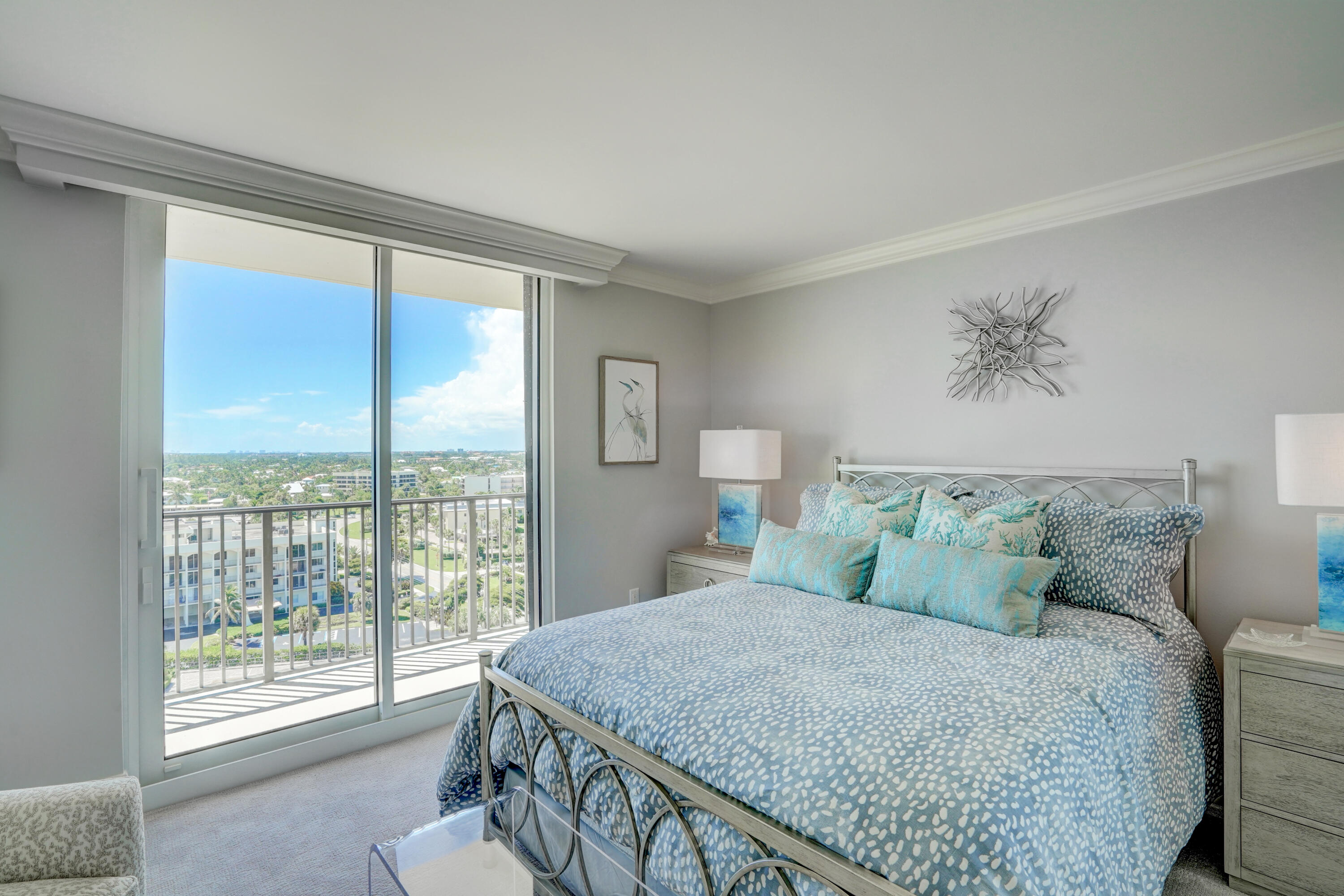 TEQUESTA TOWERS - Residential