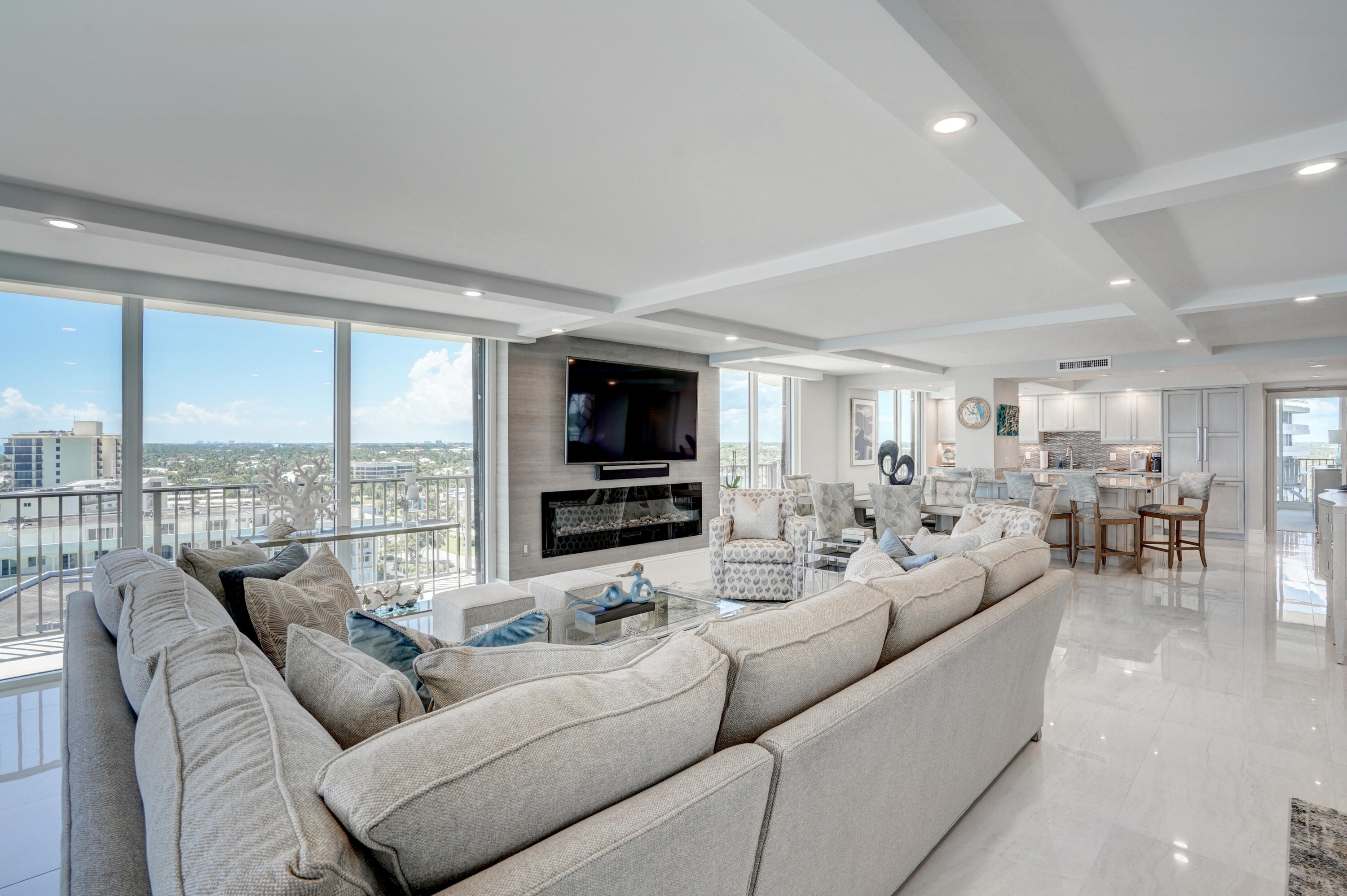 TEQUESTA TOWERS - Residential