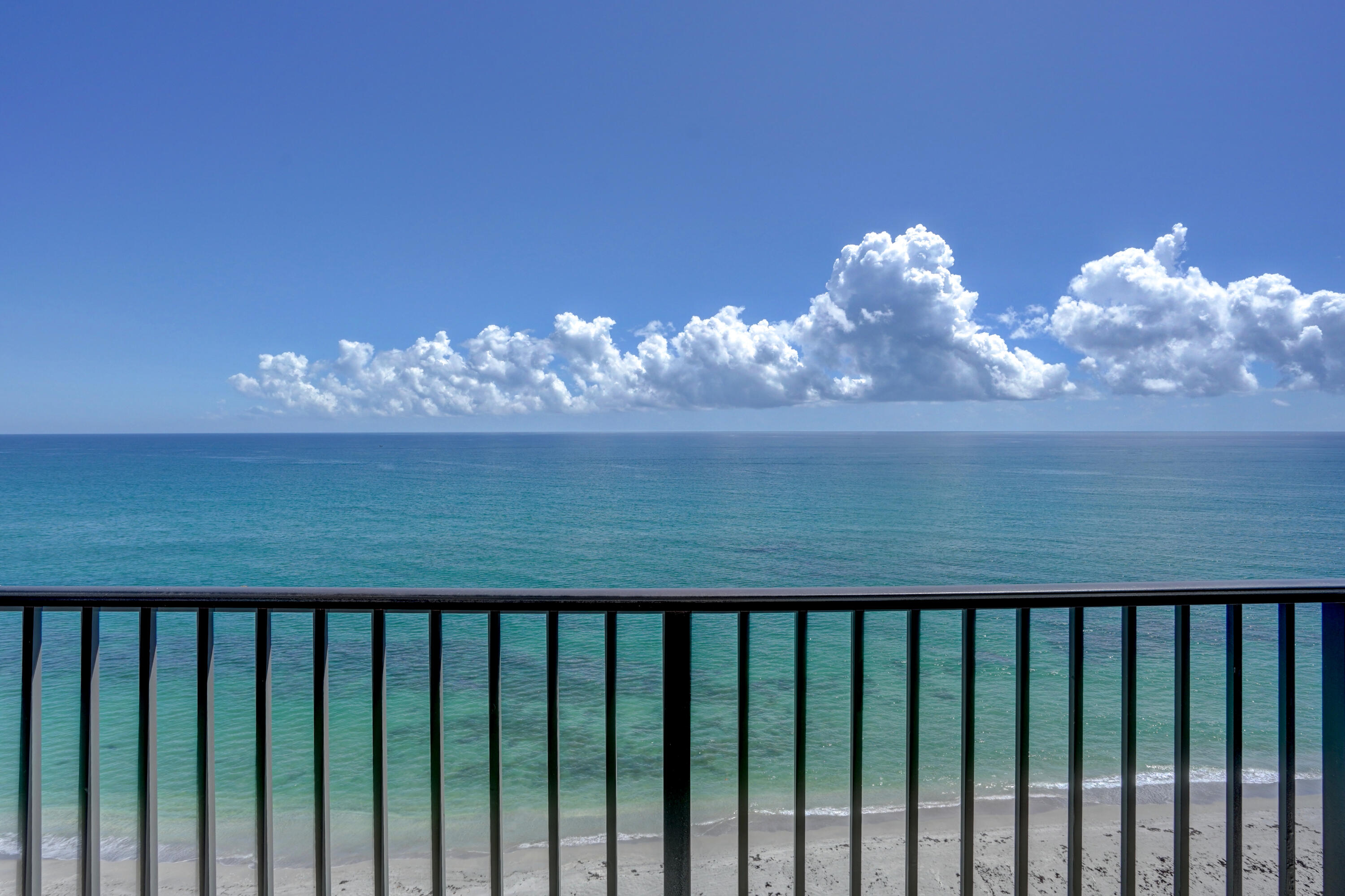 TEQUESTA TOWERS - Residential