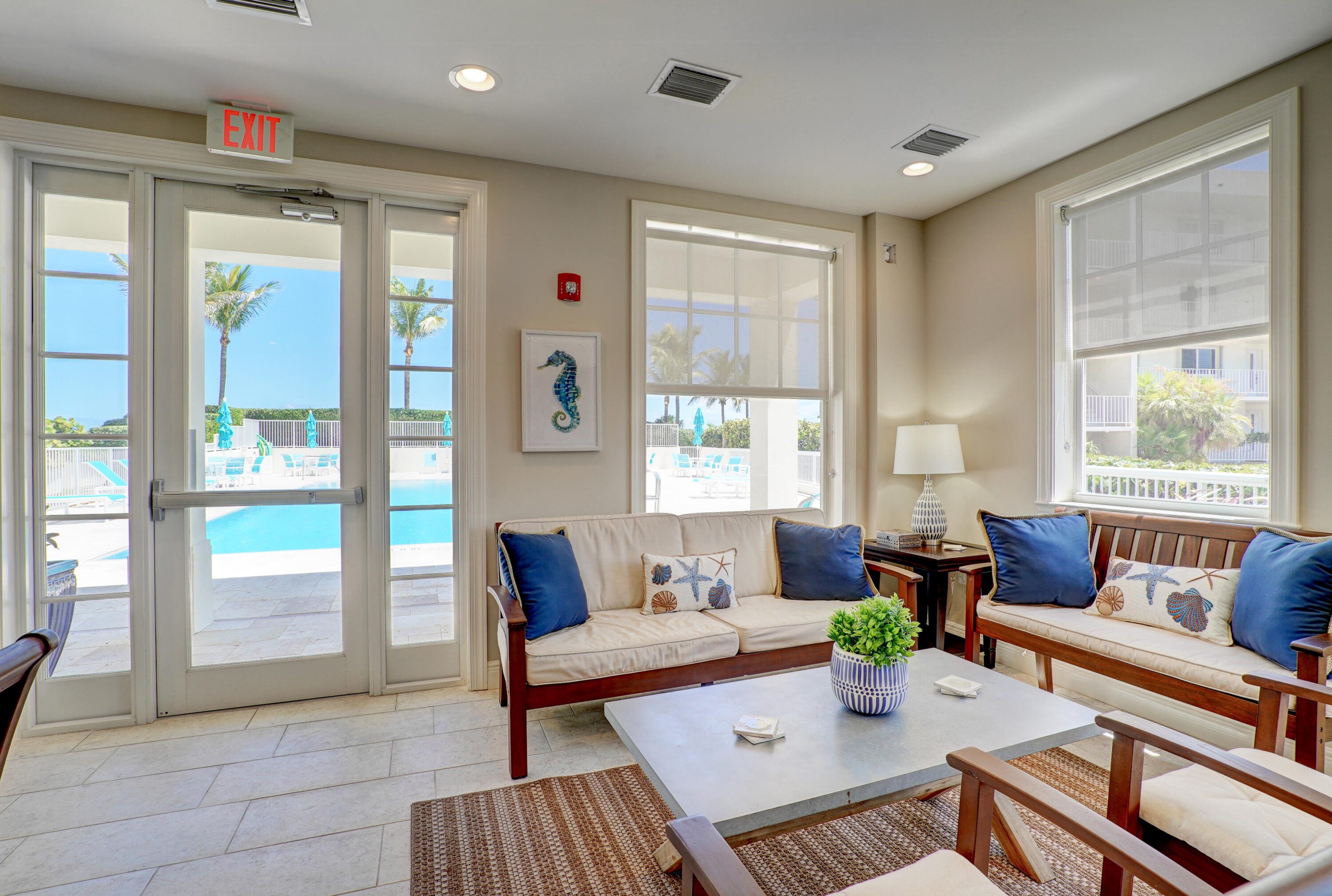 TEQUESTA TOWERS - Residential