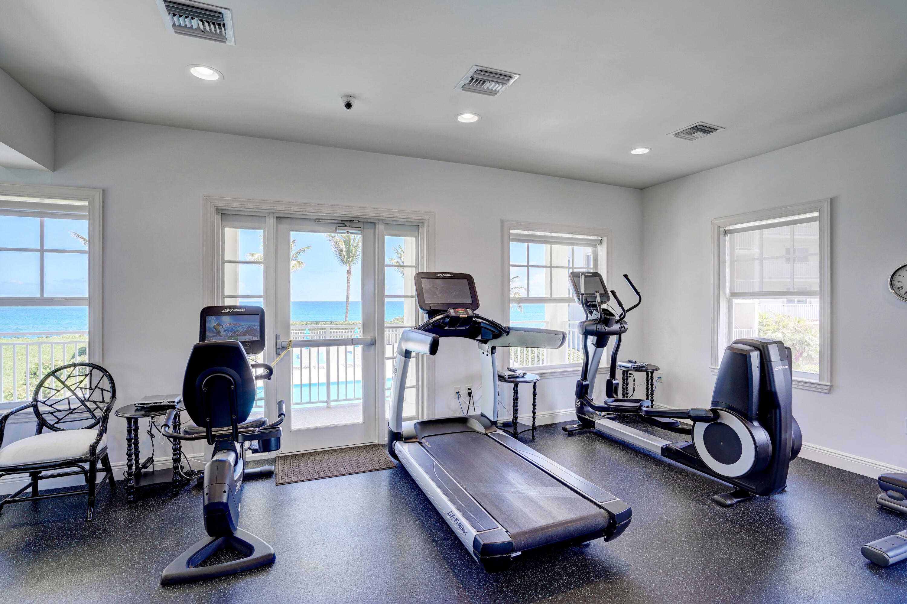 TEQUESTA TOWERS - Residential