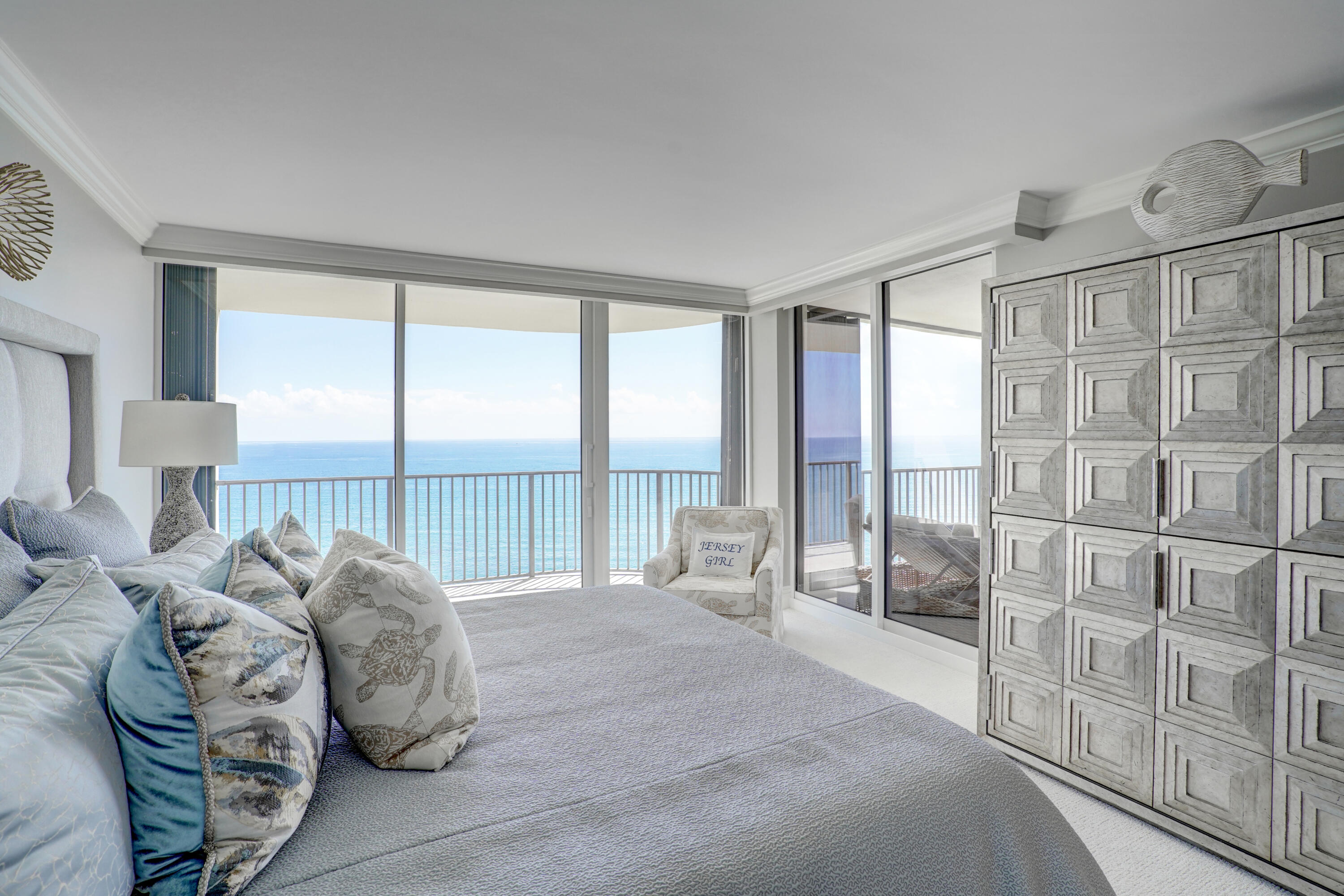 TEQUESTA TOWERS - Residential