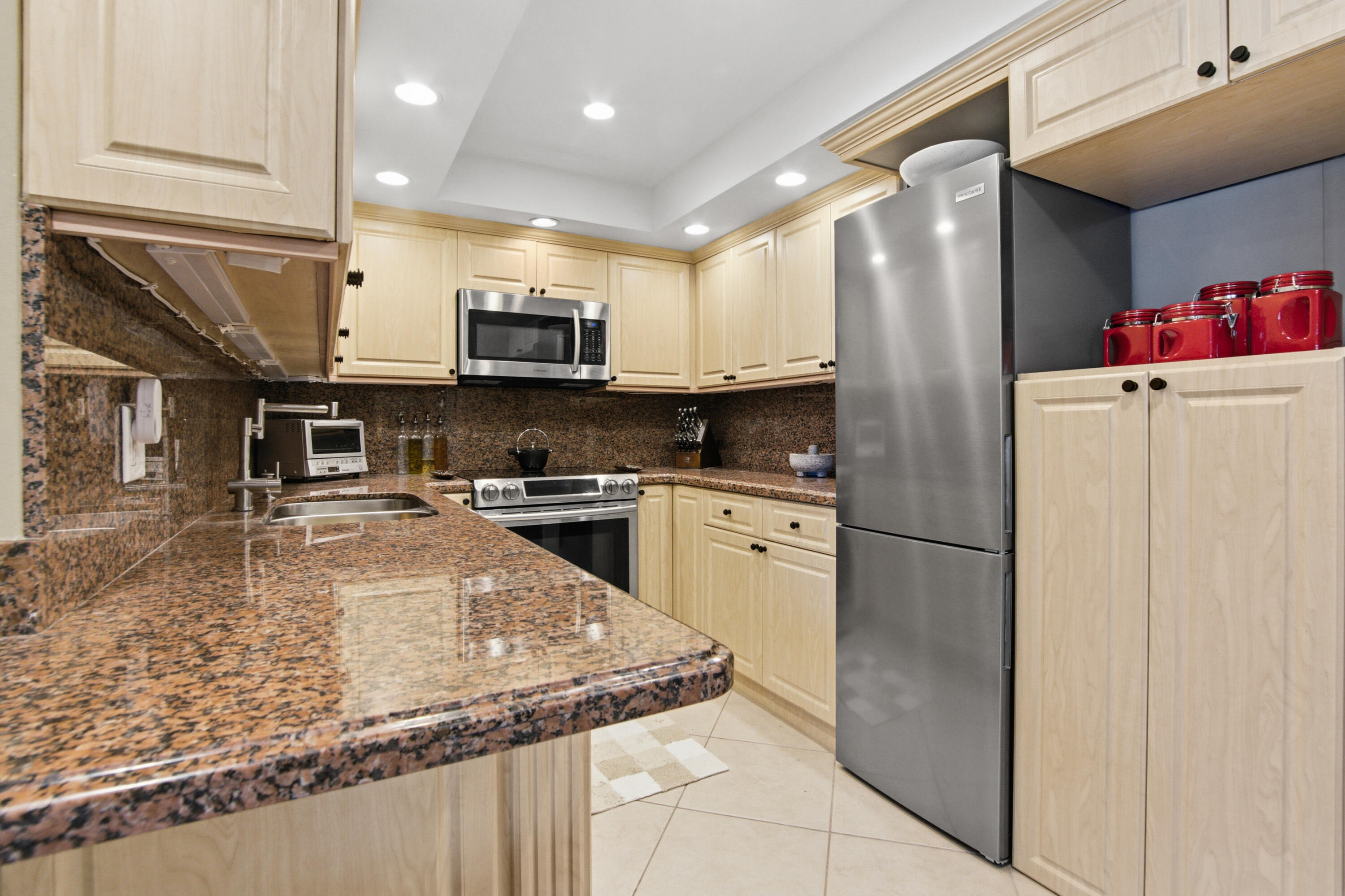 HEMISPHERES CONDO - Residential