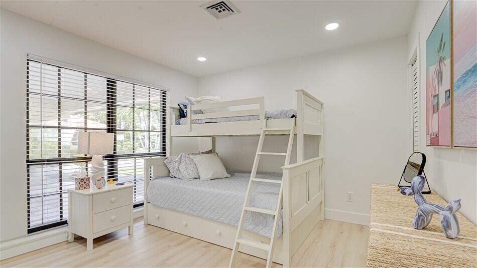PINE VILLAS 9 - Residential