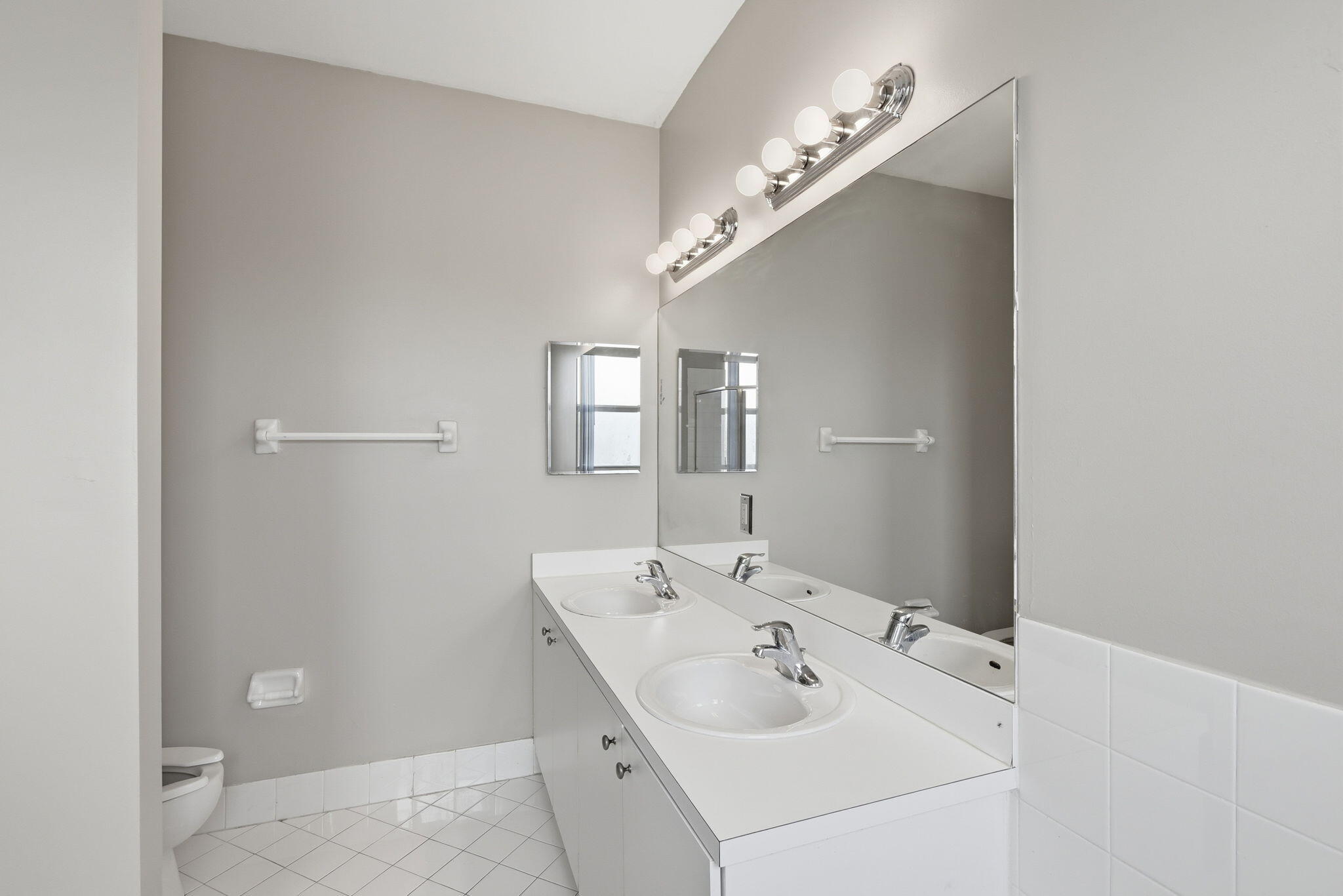 FLORIDIAN BAY ESTATES SOUTH - Residential