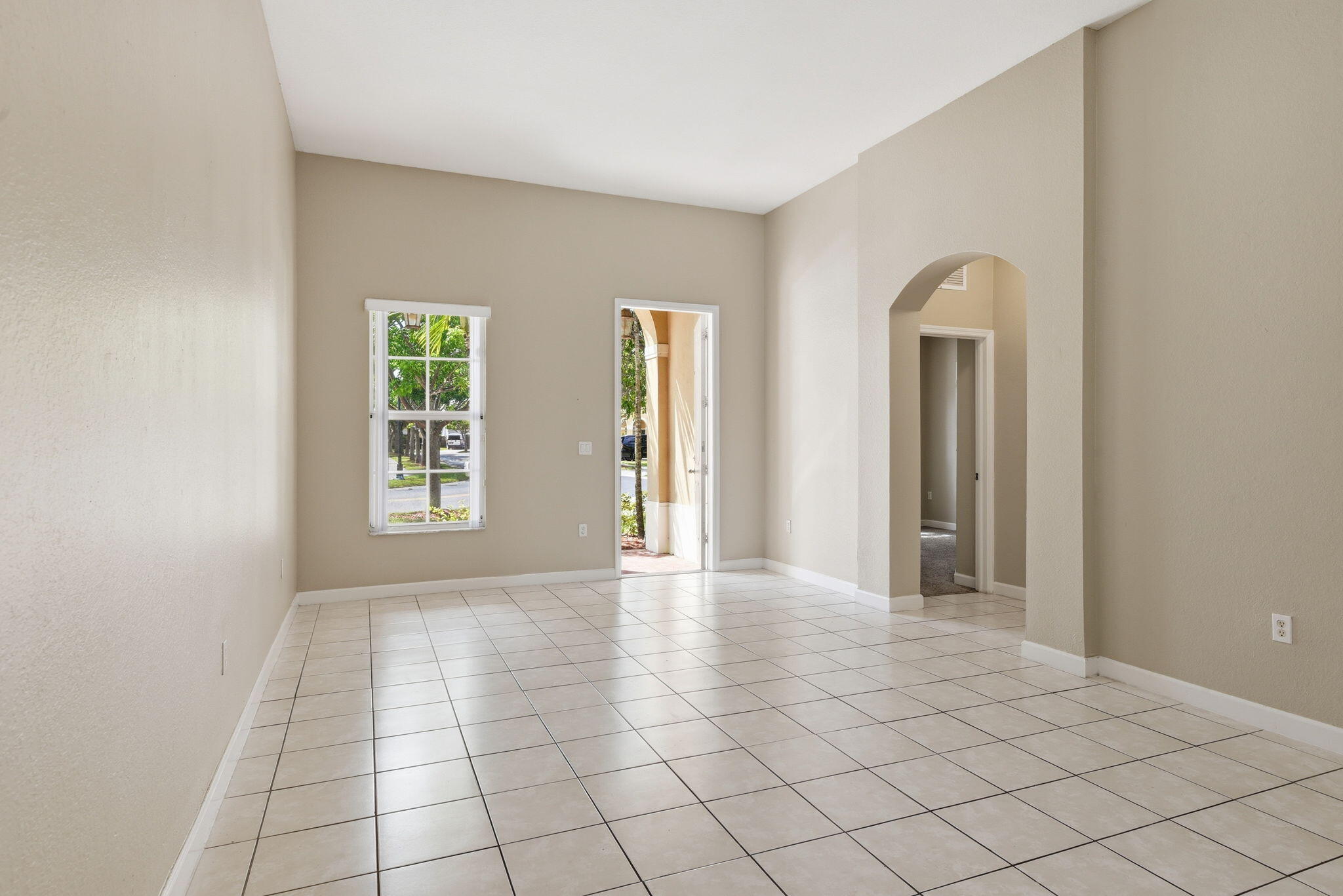 FLORIDIAN BAY ESTATES SOUTH - Residential