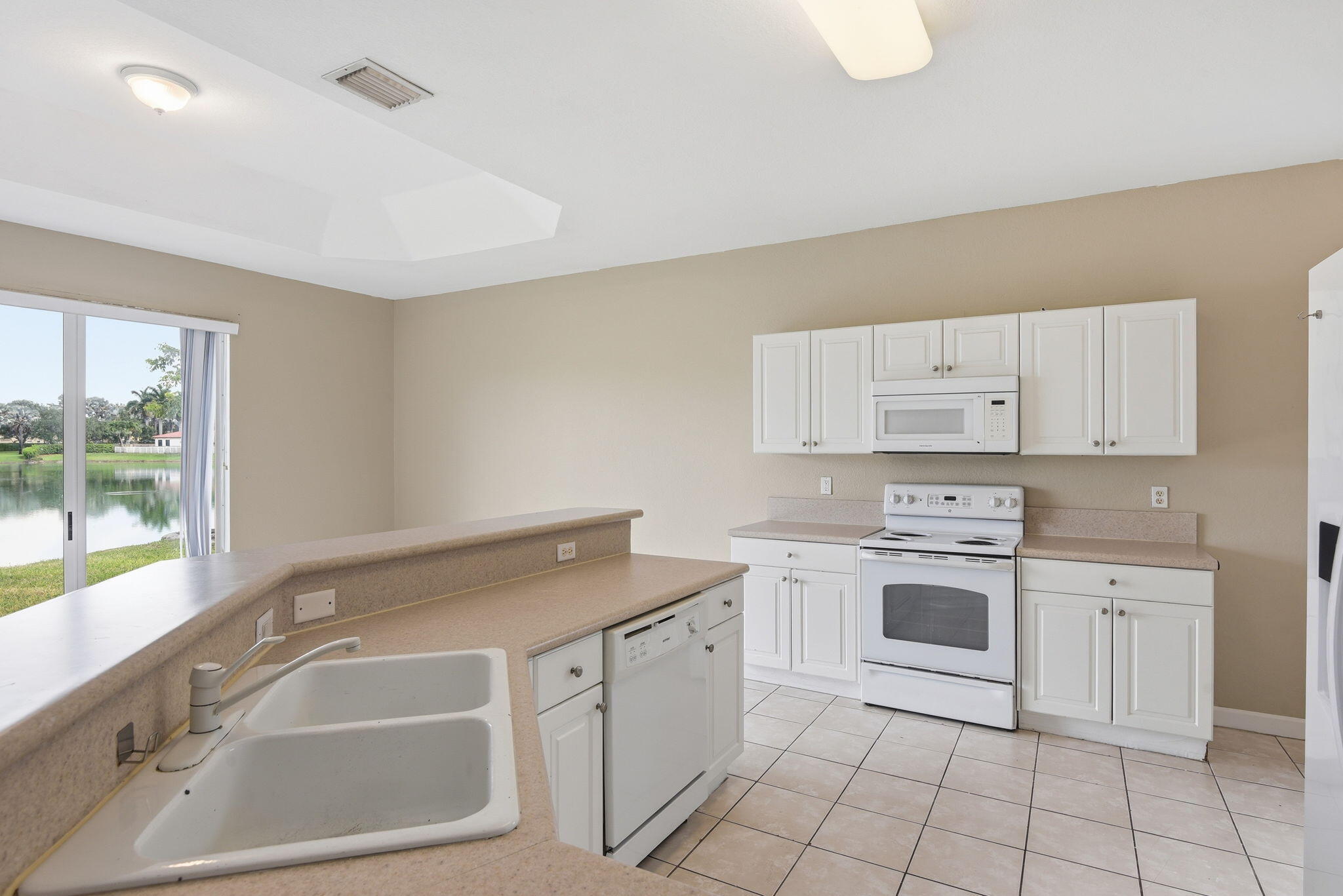 FLORIDIAN BAY ESTATES SOUTH - Residential