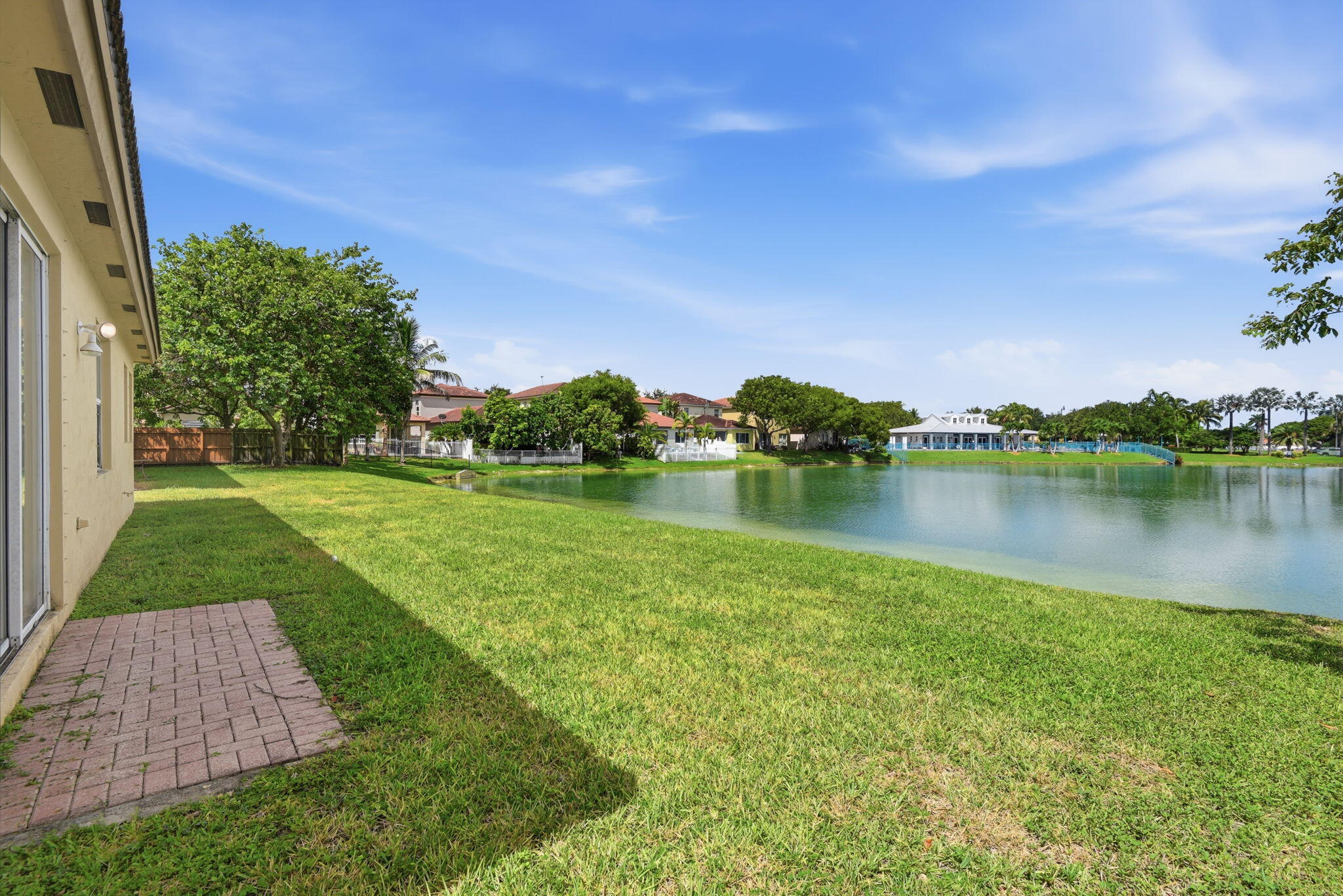 FLORIDIAN BAY ESTATES SOUTH - Residential