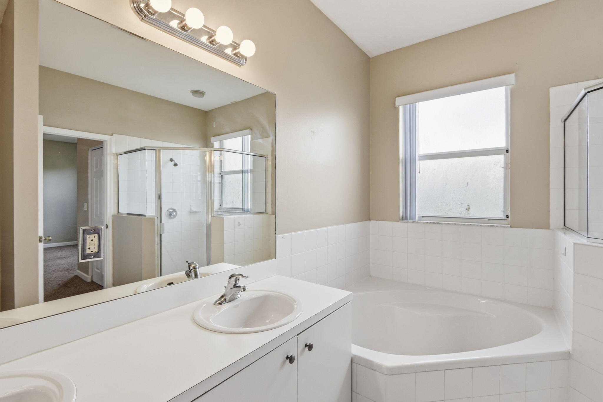 FLORIDIAN BAY ESTATES SOUTH - Residential