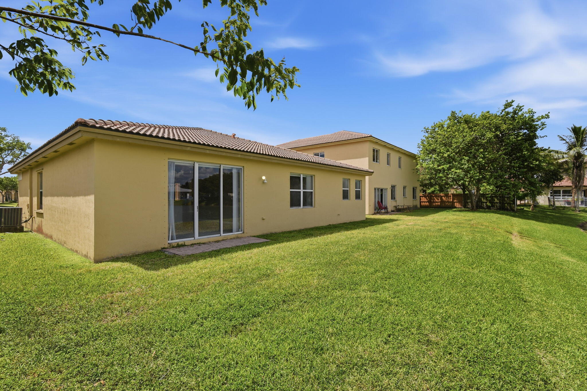 FLORIDIAN BAY ESTATES SOUTH - Residential