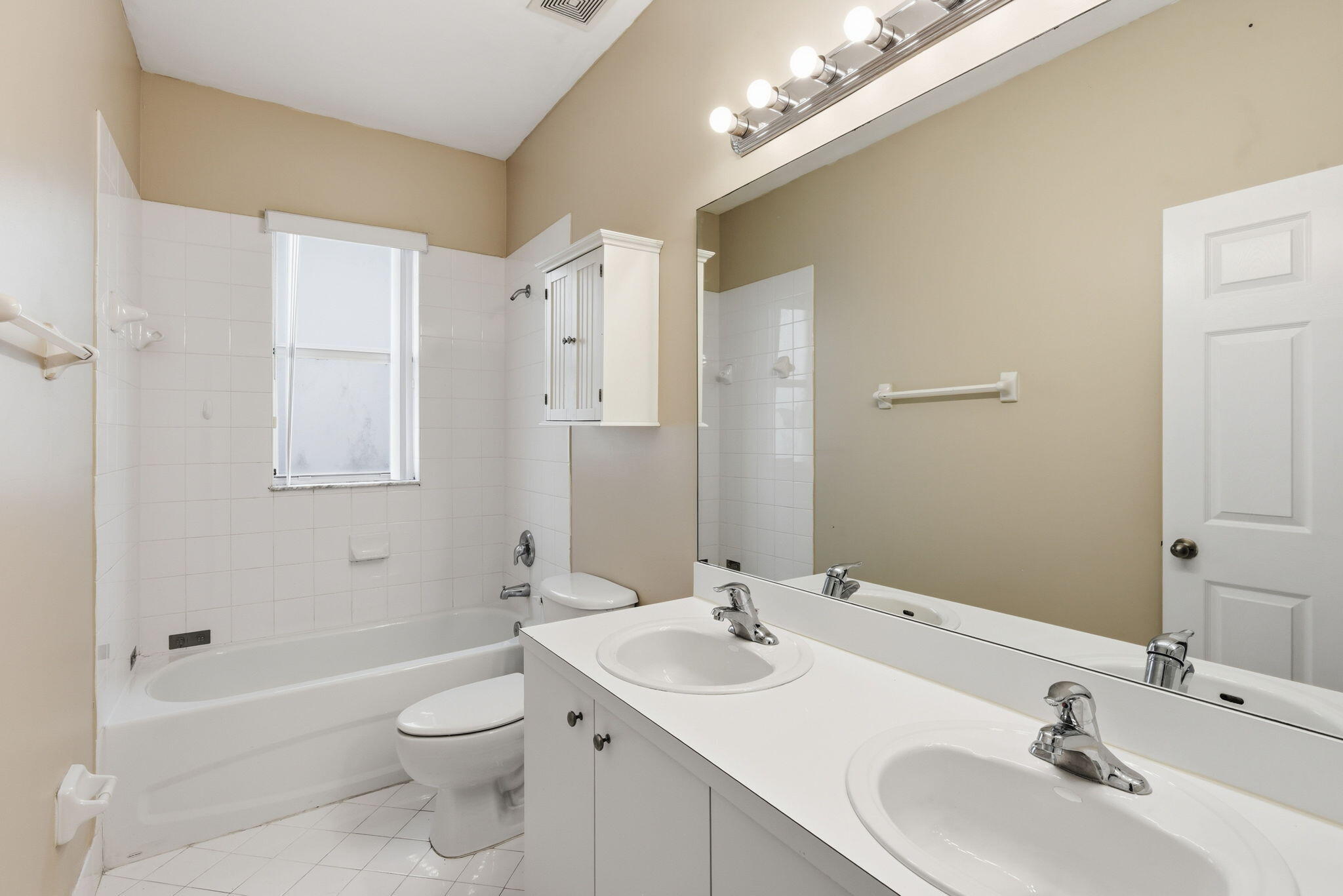 FLORIDIAN BAY ESTATES SOUTH - Residential